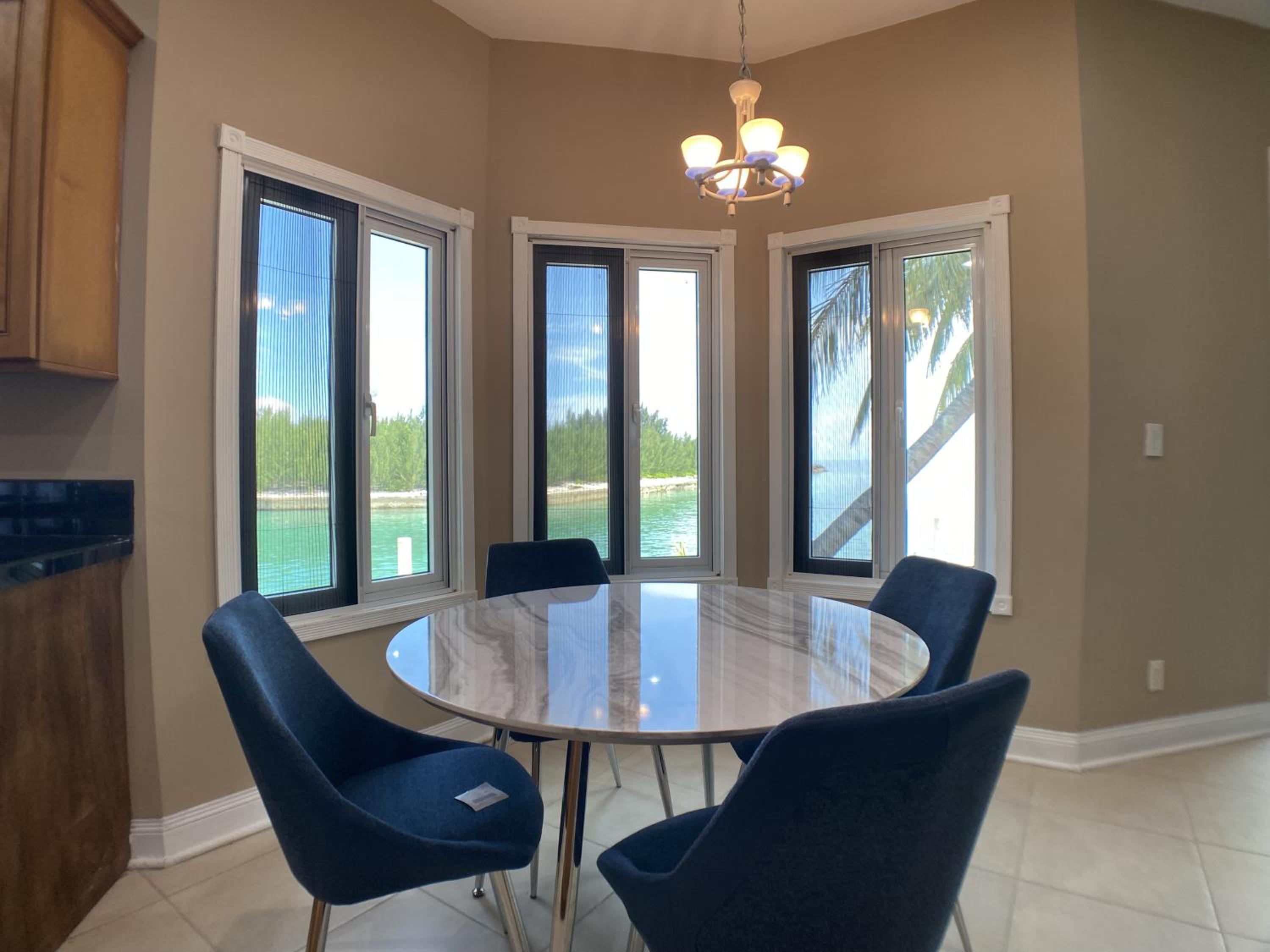 6br and 5ba Beautiful Waterfront Lux Home with Ocean View