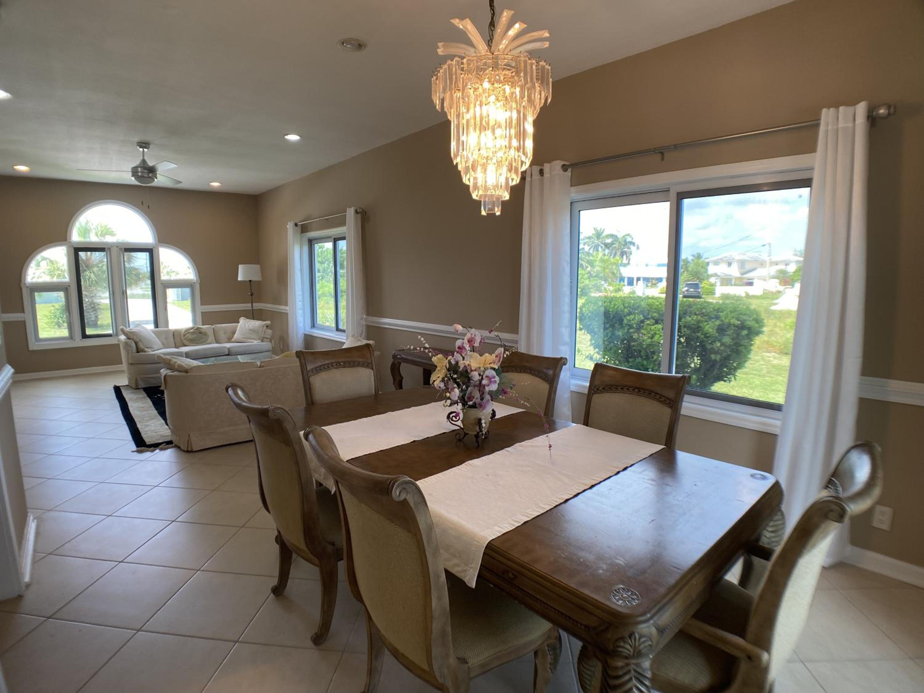 6br and 5ba Beautiful Waterfront Lux Home with Ocean View
