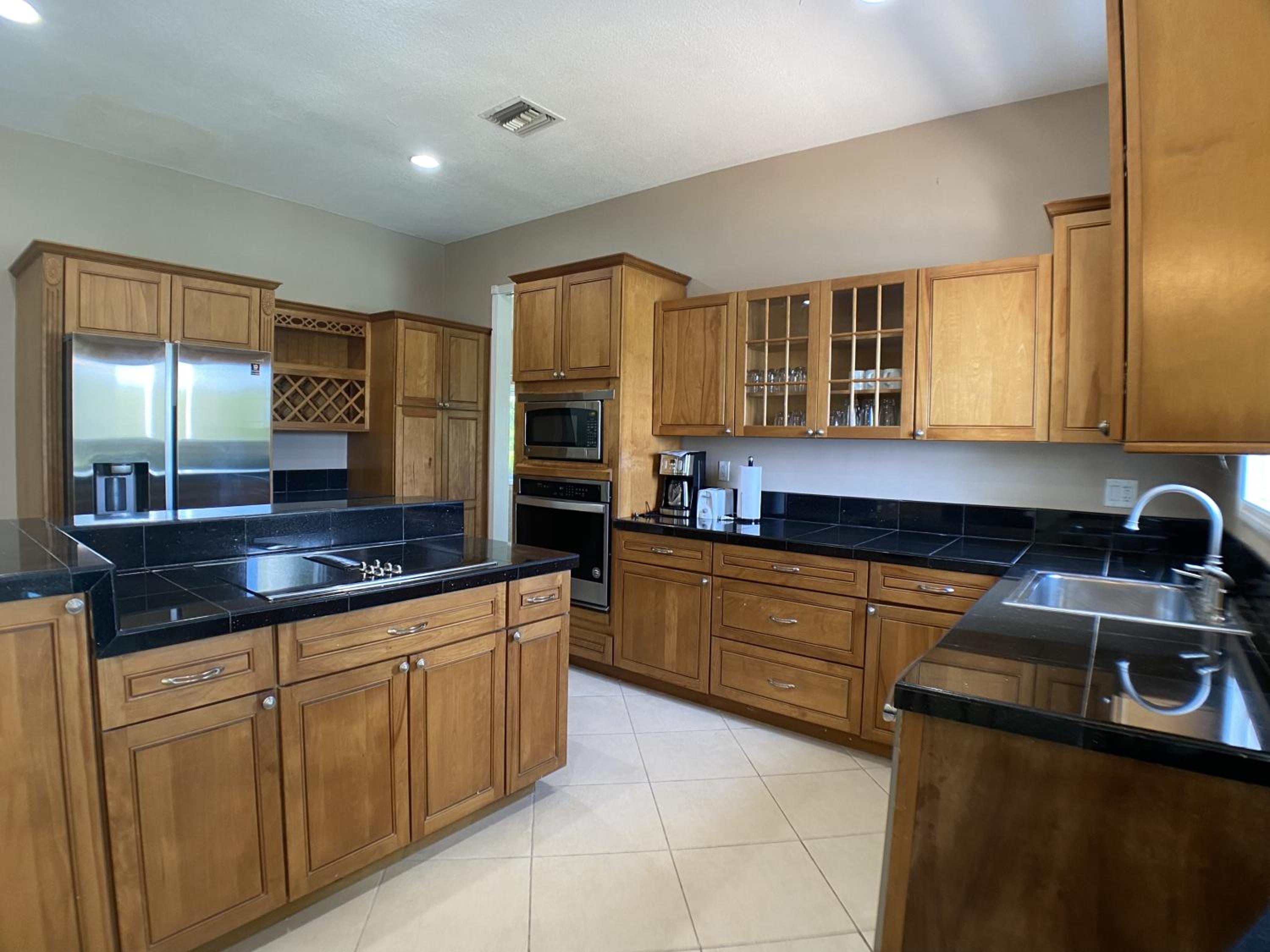 6br and 5ba Beautiful Waterfront Lux Home with Ocean View