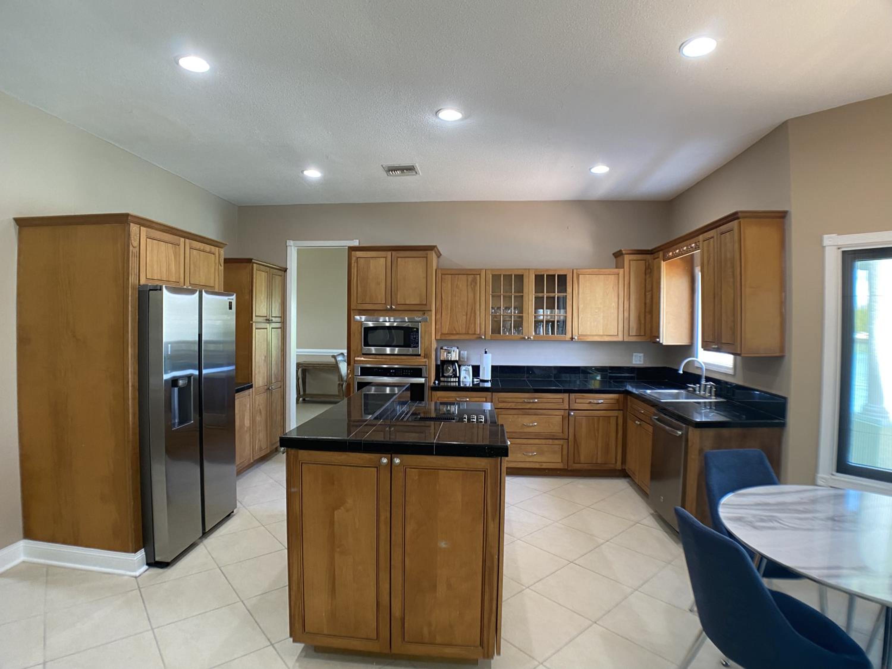 6br and 5ba Beautiful Waterfront Lux Home with Ocean View