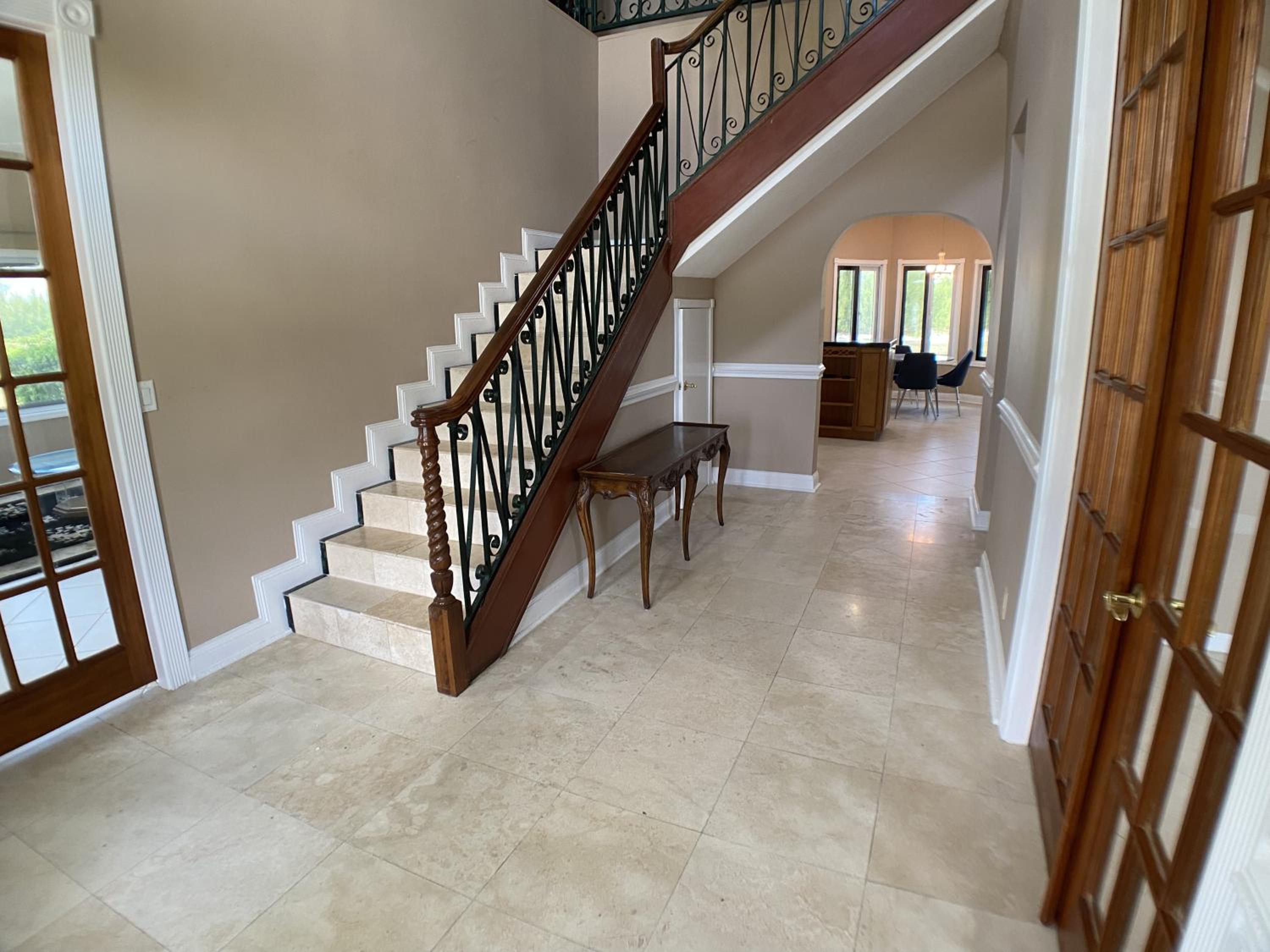 6br and 5ba Beautiful Waterfront Lux Home with Ocean View