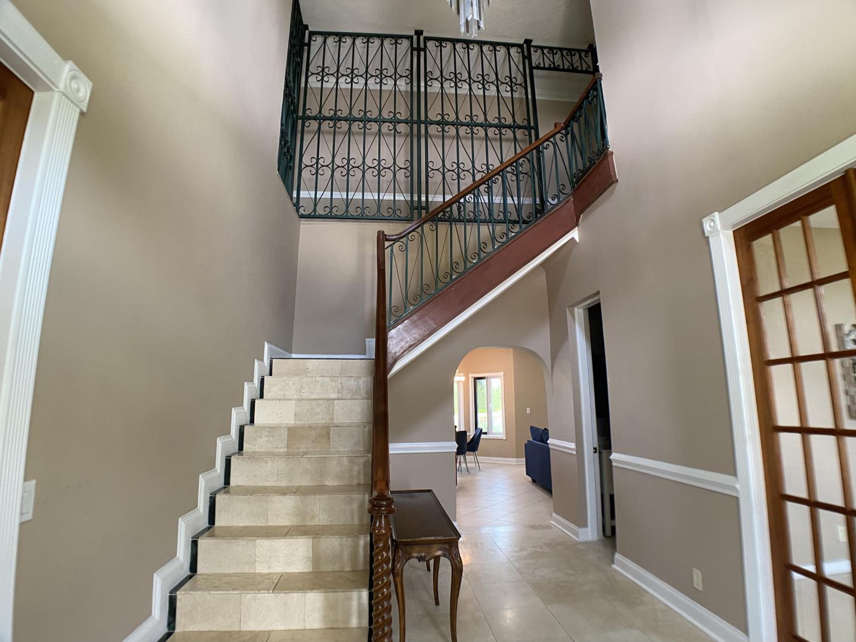 6br and 5ba Beautiful Waterfront Lux Home with Ocean View