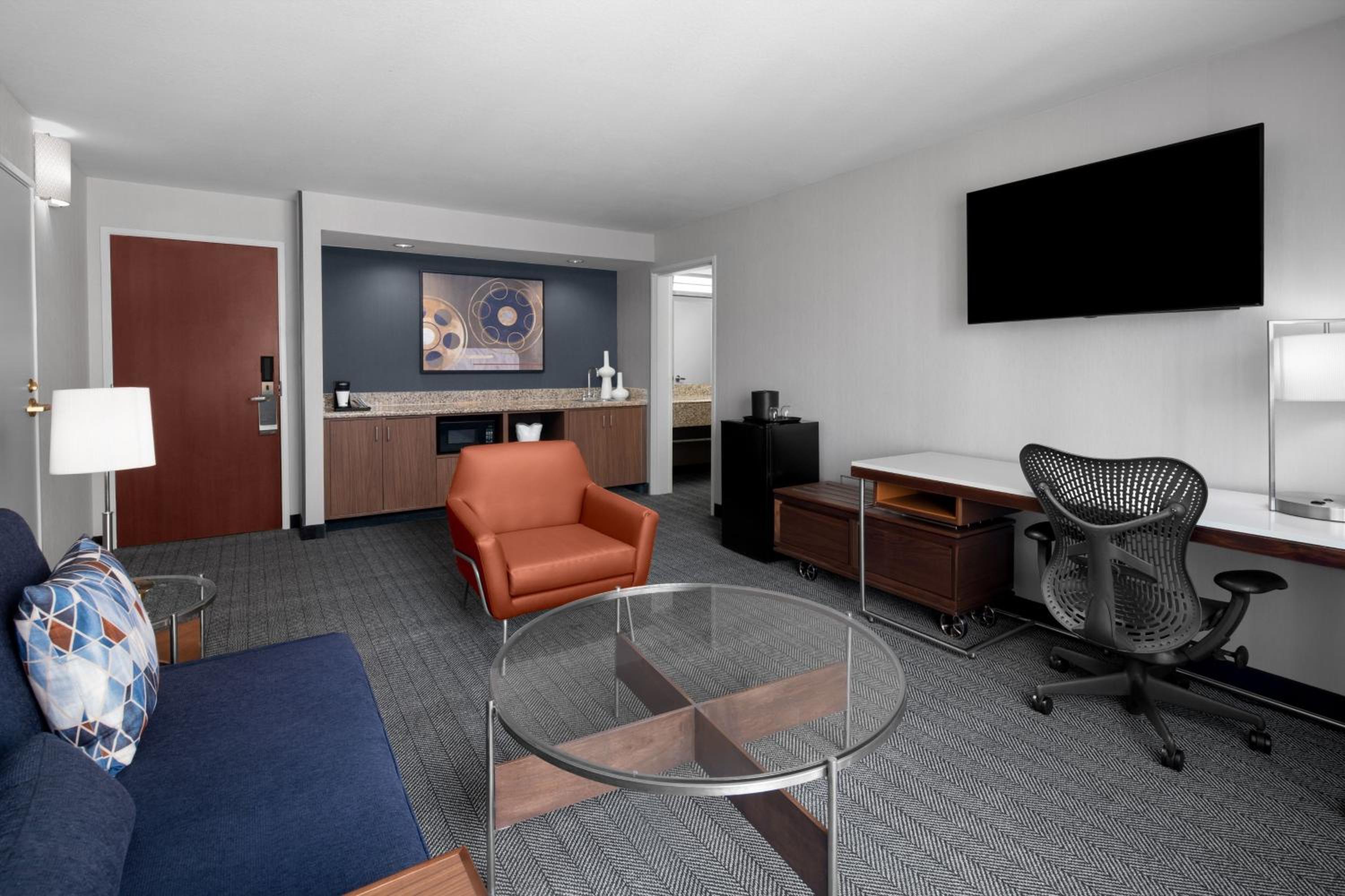 Burbank Vacations - Courtyard Los Angeles Burbank Airport - Property Image 38