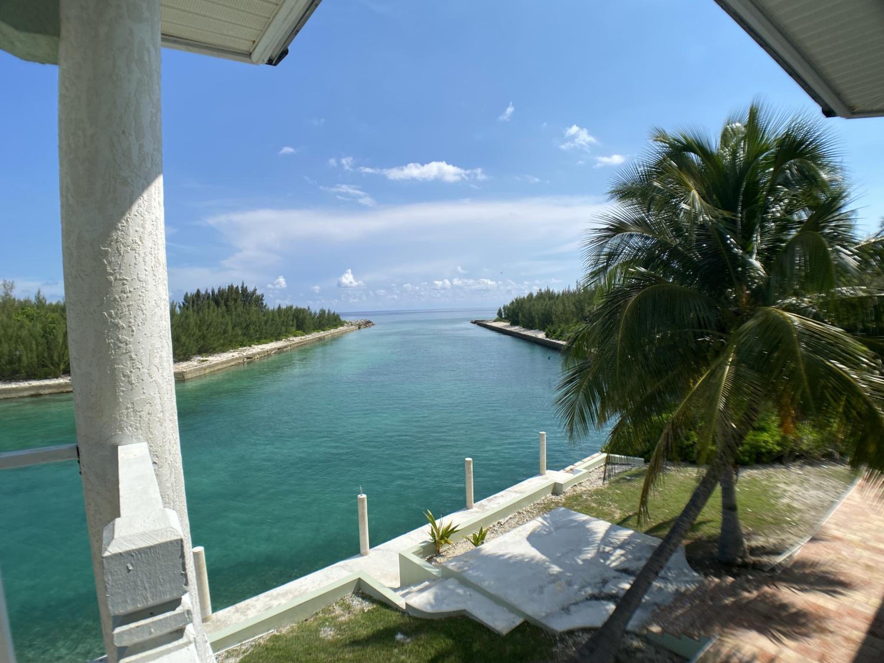 6br and 5ba Beautiful Waterfront Lux Home with Ocean View