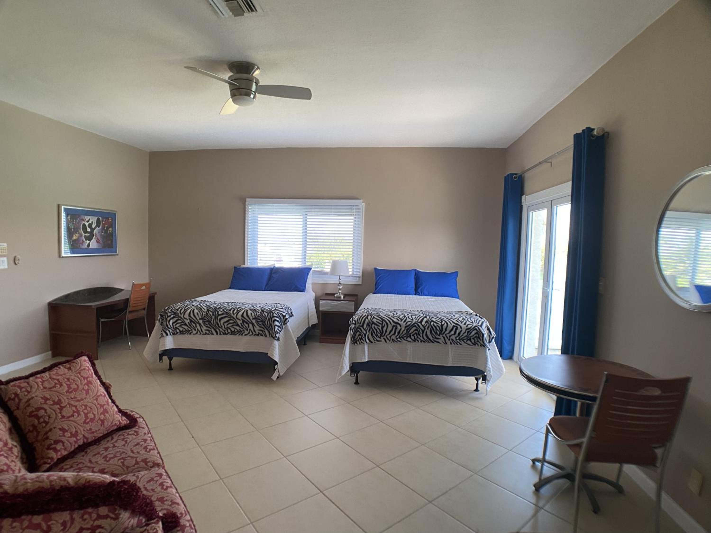 6br and 5ba Beautiful Waterfront Lux Home with Ocean View