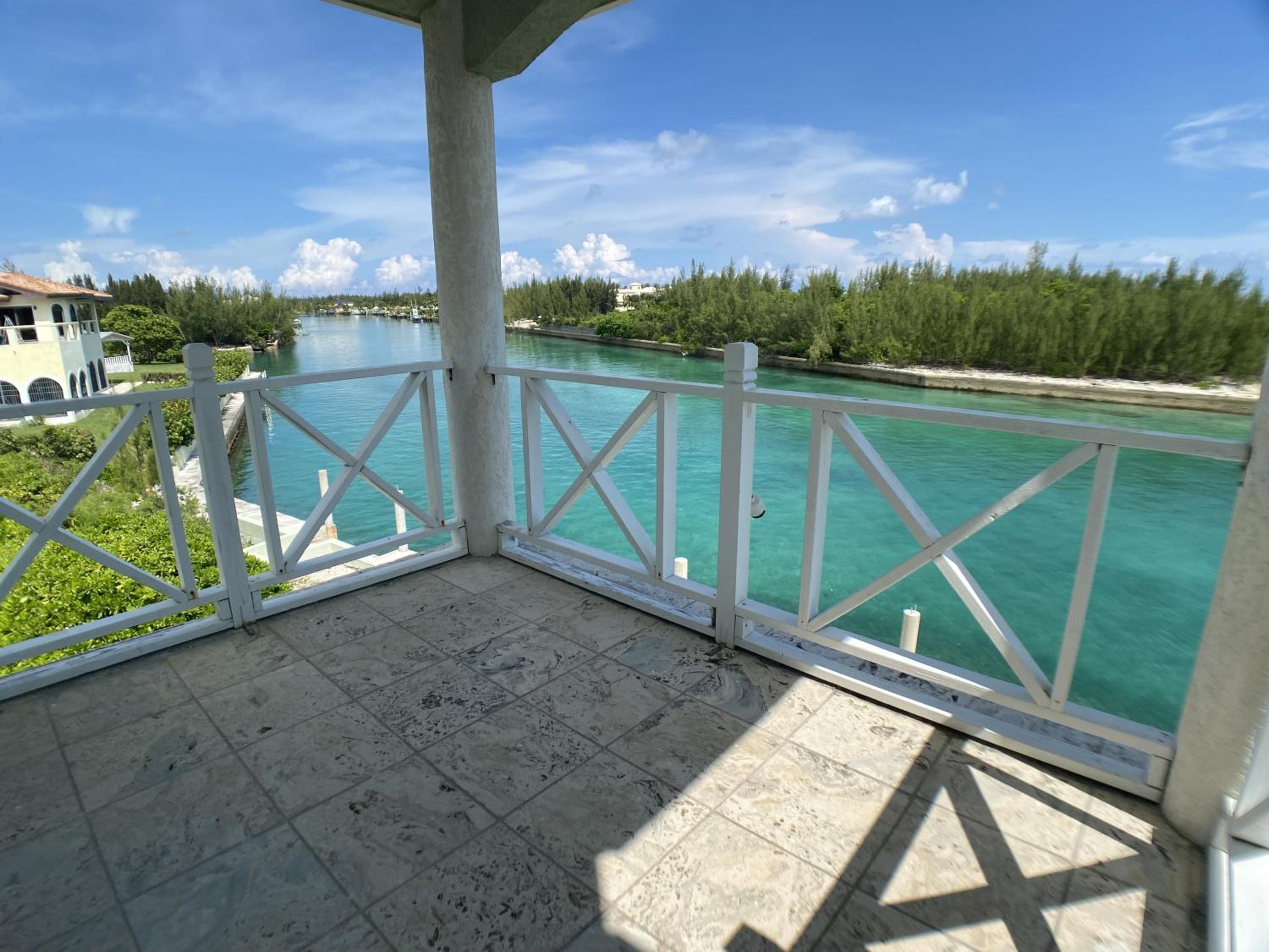 6br and 5ba Beautiful Waterfront Lux Home with Ocean View