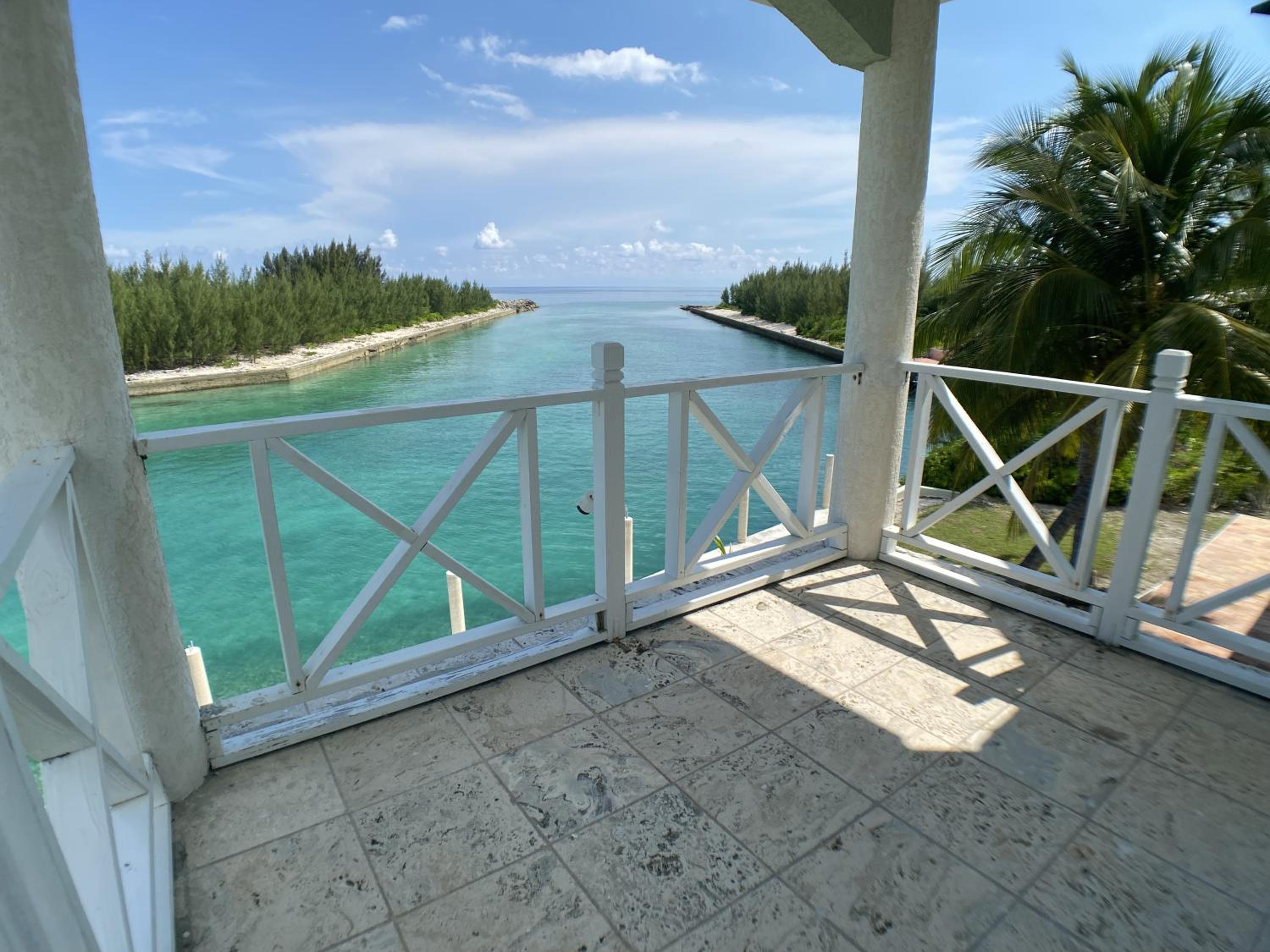 6br and 5ba Beautiful Waterfront Lux Home with Ocean View