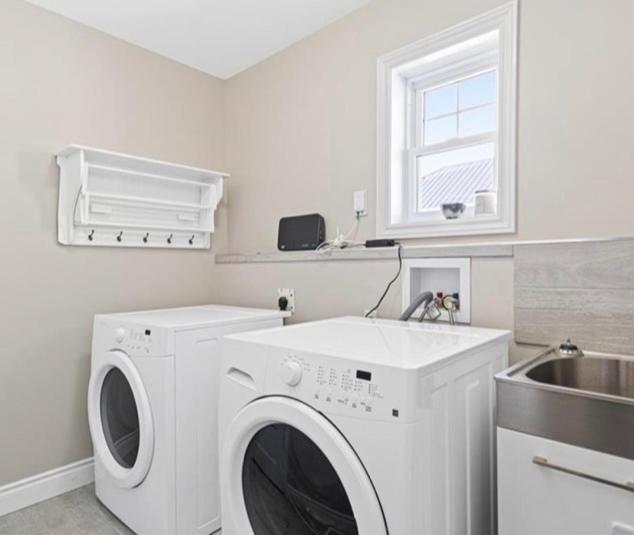 Belleville Vacations - 3 Bedroom Villa by the Marina - Property Image 7