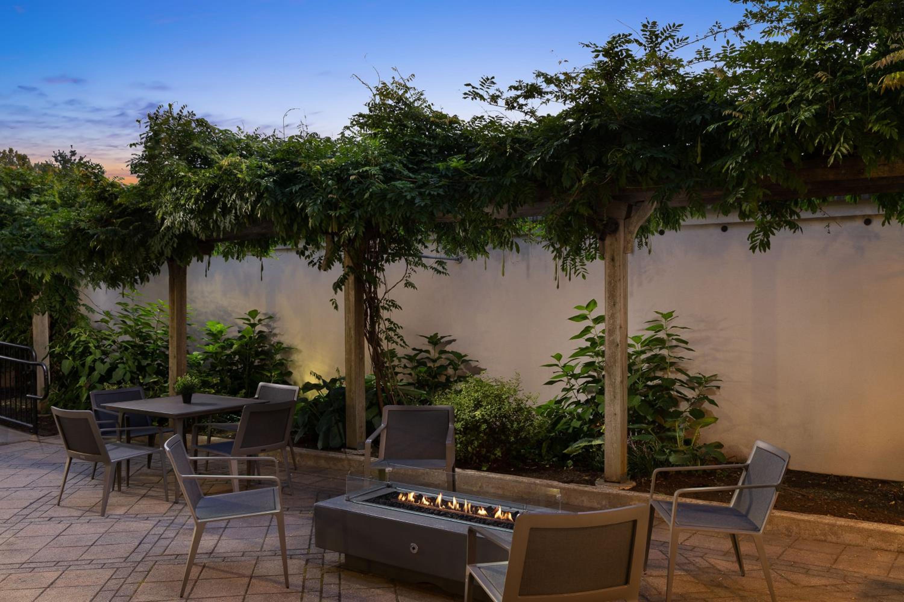New Haven Vacations - Courtyard New Haven at Yale - Property Image 16