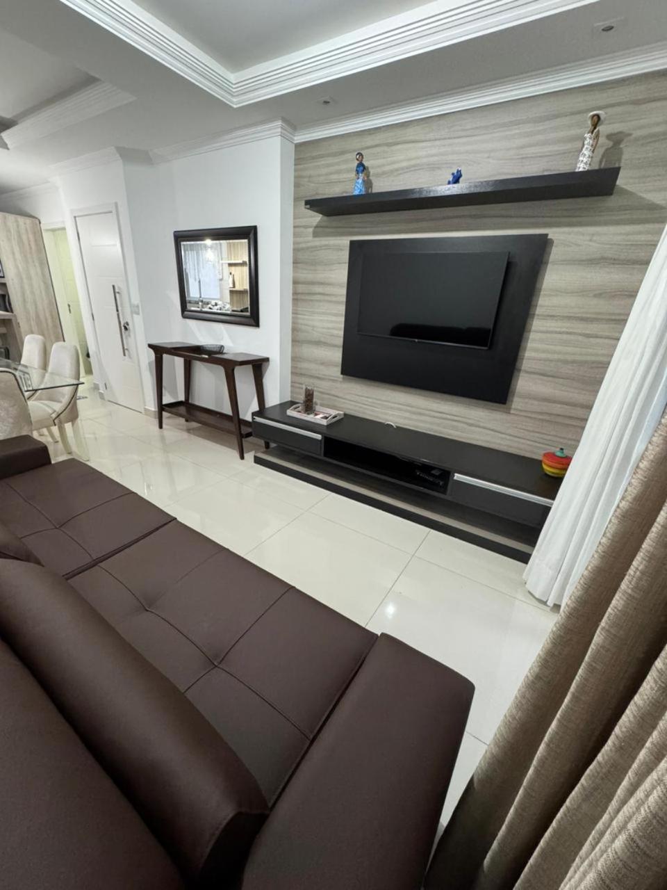 RESIDENCE BC Apto com 1 suite mais 02 quartos,cozinha, lavanderia, sala de estar e jantar , sacada com churrasqueira a carvão e duas garagens privativas
