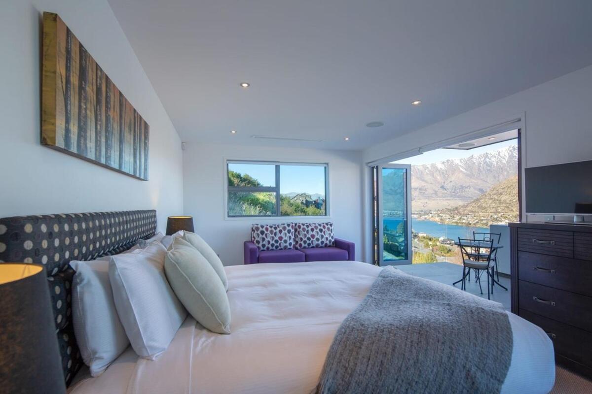 Alpine Edge Villa- AC- Free Parking- Hot Tub- BBQ view 3