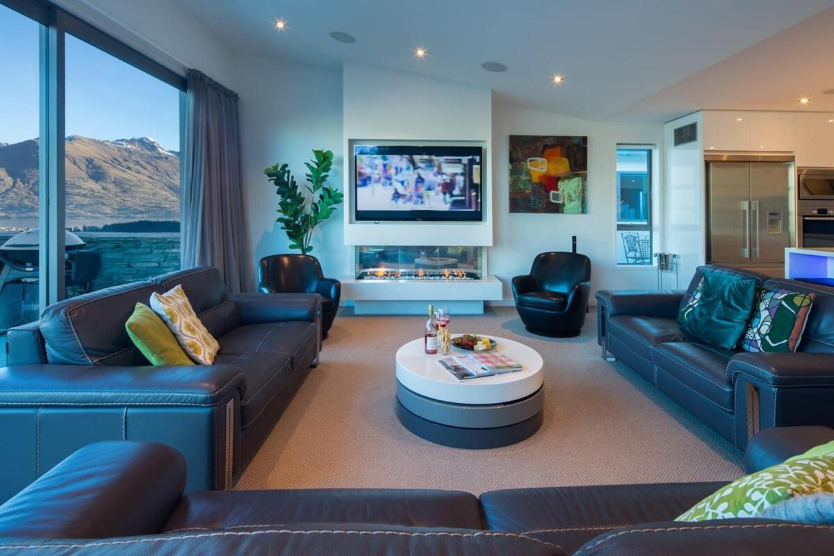 Alpine Edge Villa- AC- Free Parking- Hot Tub- BBQ view 5