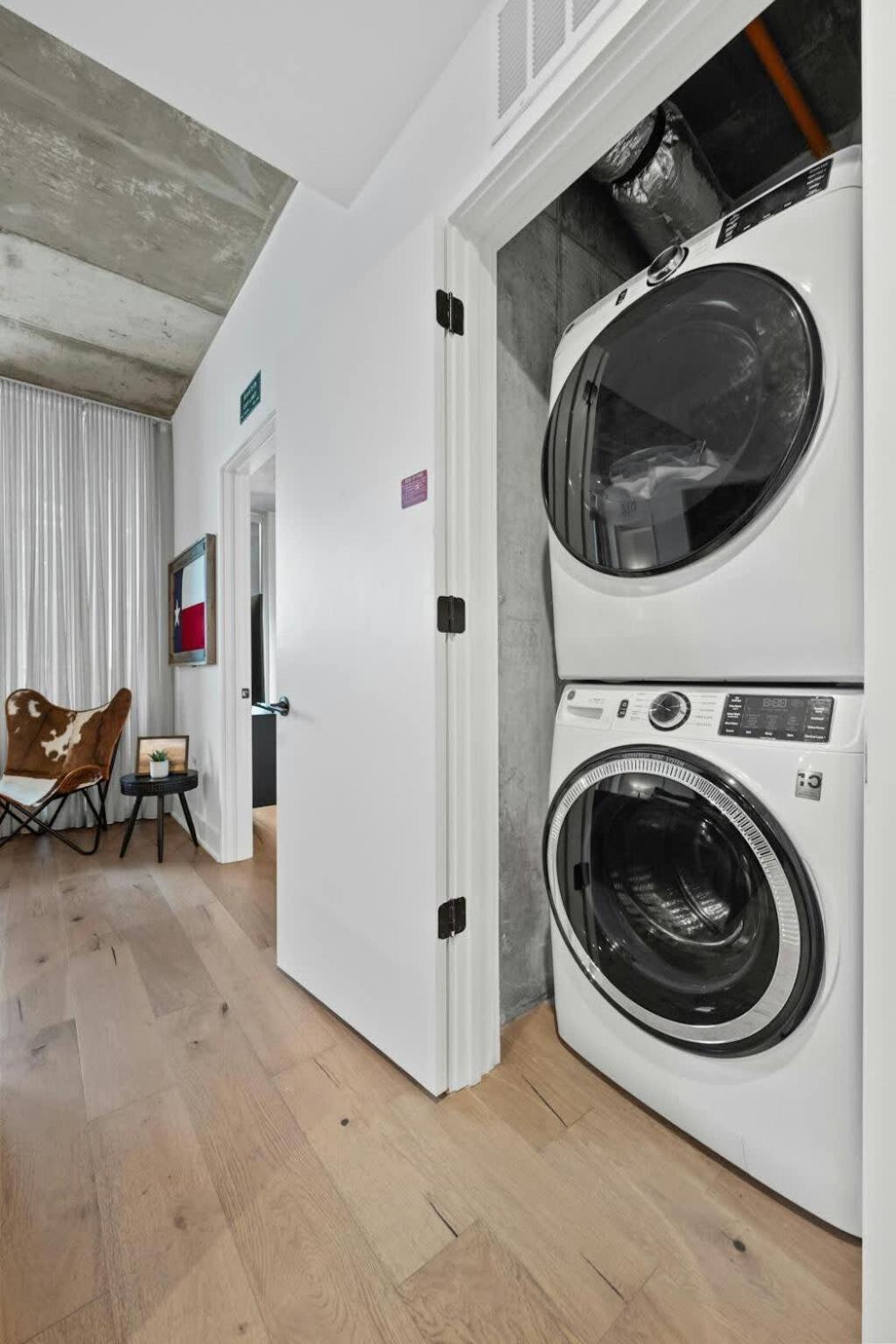 2BR Luxe Condo Pool Views Walk to Rainey St view 5