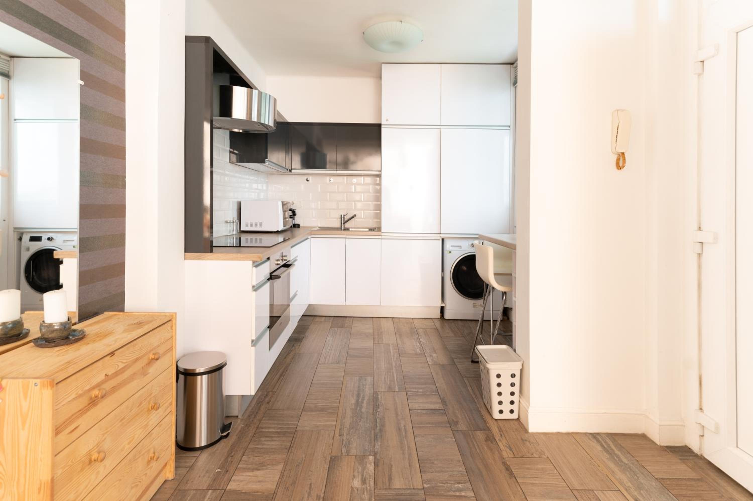 Superb Location & Chic Suite w' 2Bedroom view 4