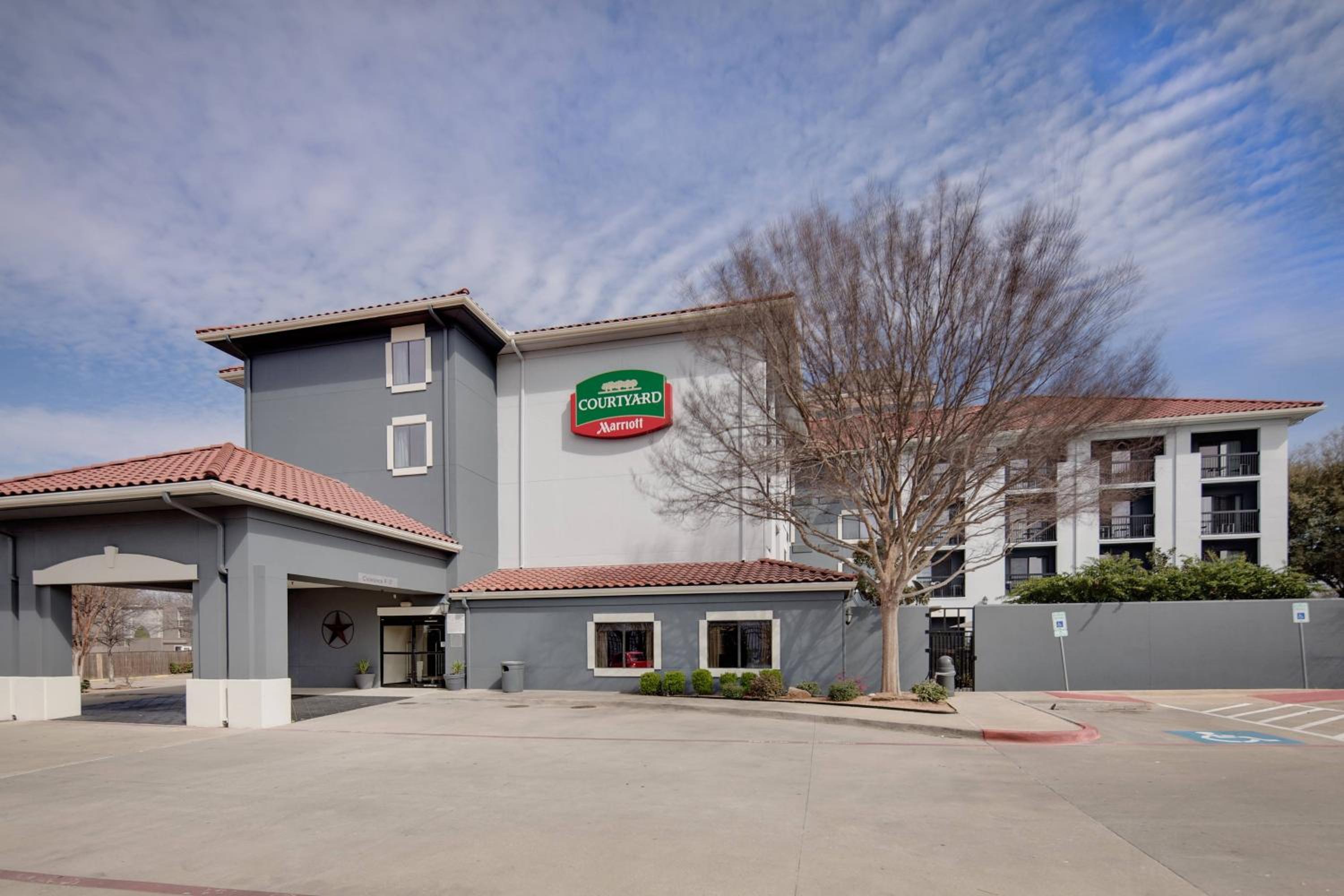 Hotel Courtyard Fort Worth I-30 West Near NAS JRB - Image 1