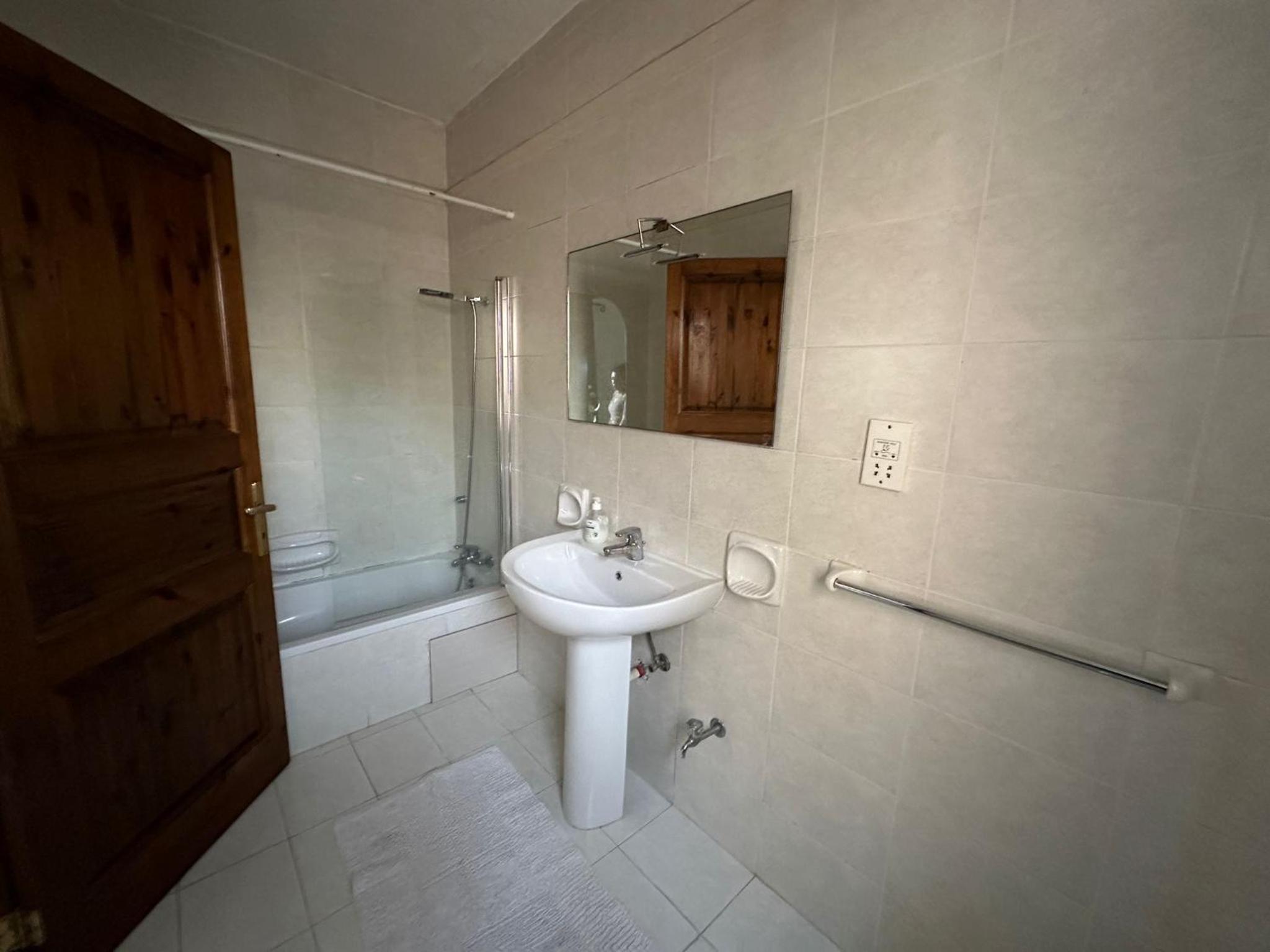 F61 Room with private bathroom near the Beach in a shared apartment view 2