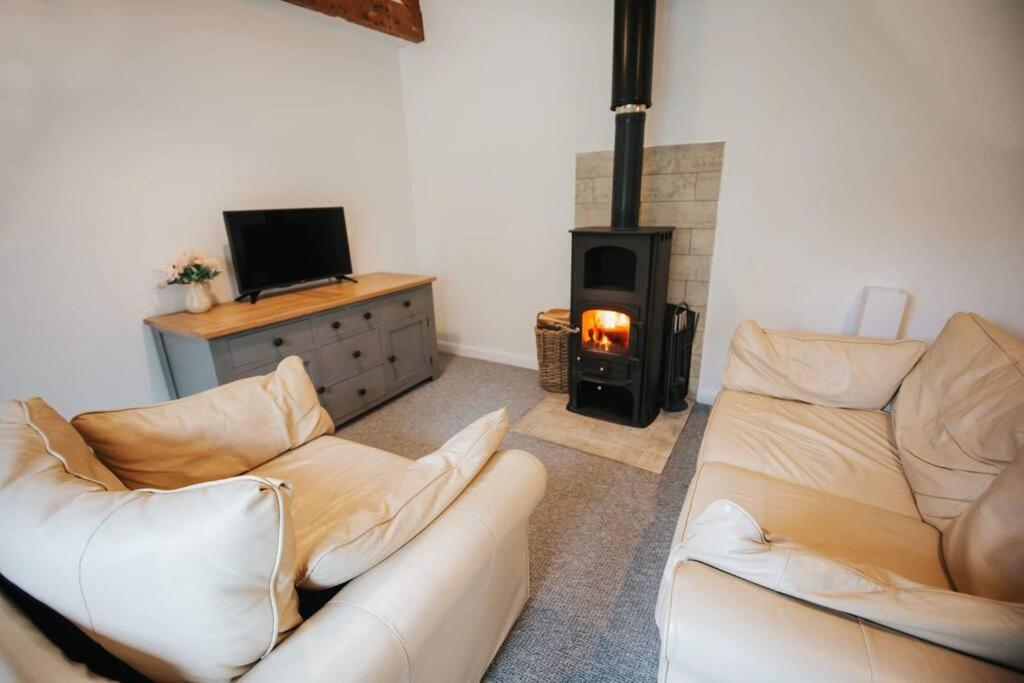 cosy cottage on banks of River Wye view 2