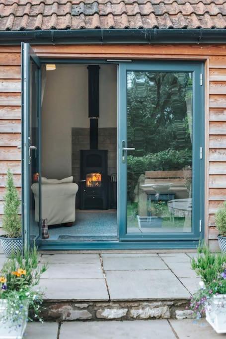 cosy cottage on banks of River Wye view 3