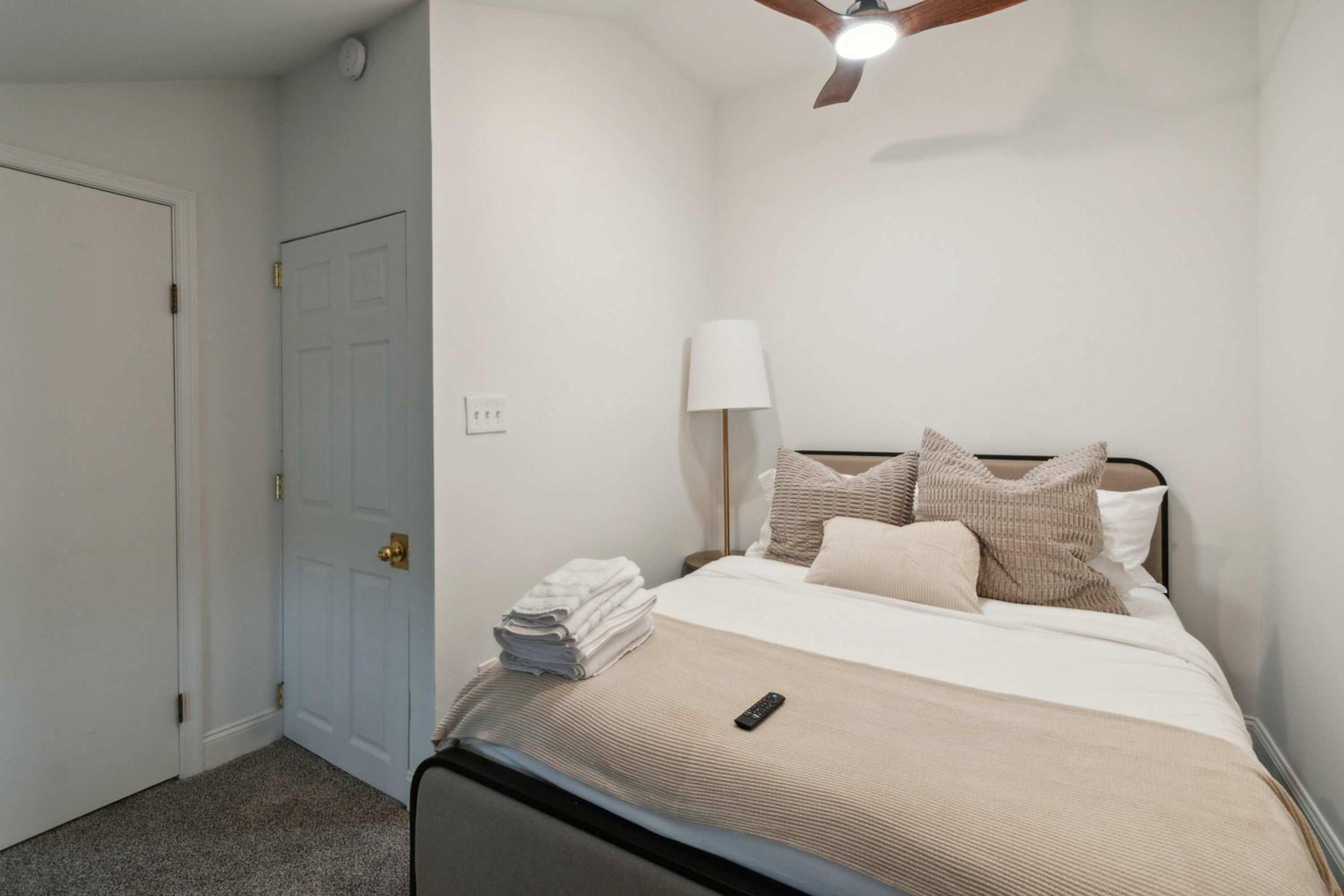 Corner Rowhome with Parking Sleeps 8 view 4