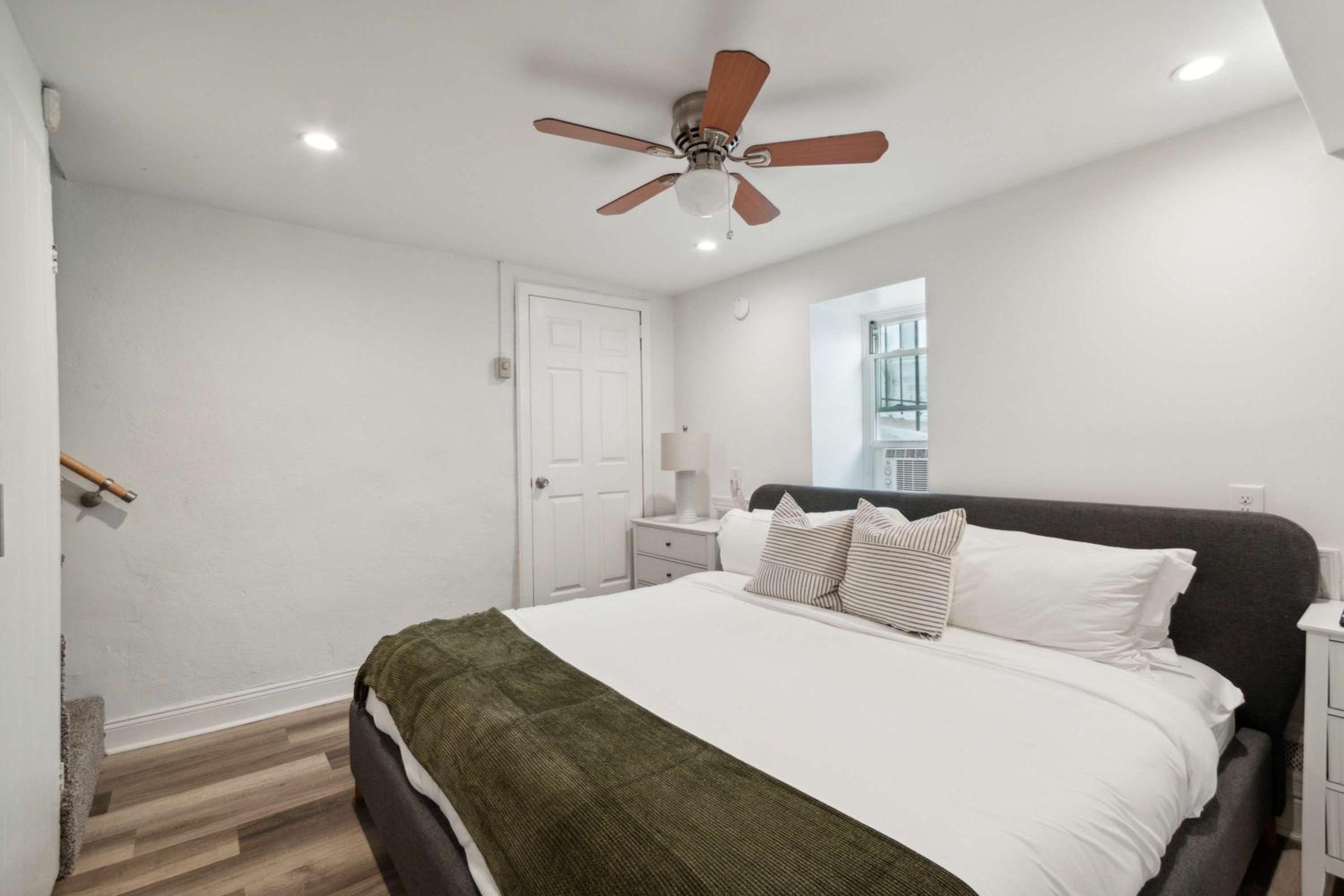 Corner Rowhome with Parking Sleeps 8 view 5