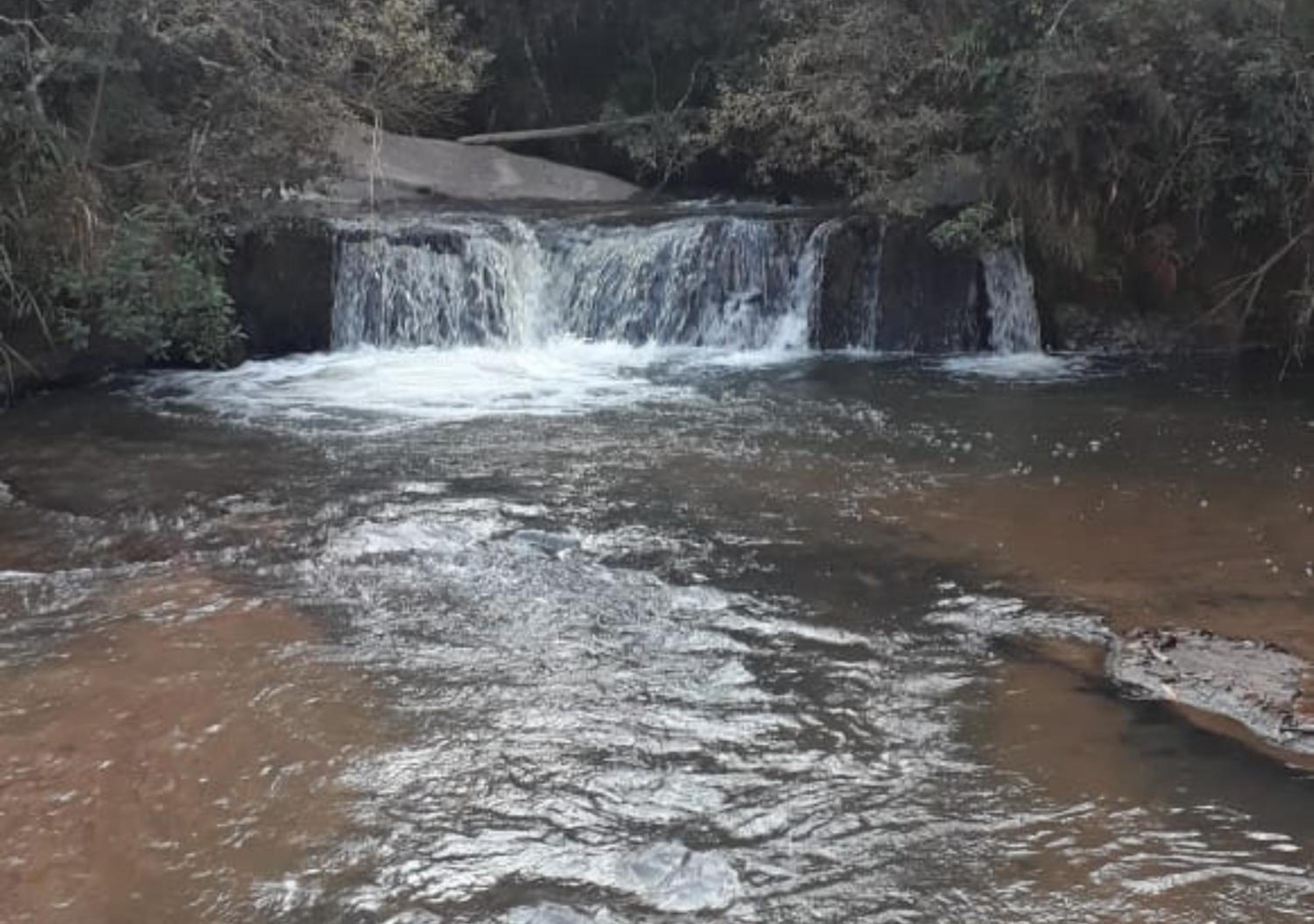 Sitio Tertulia Chalés e Cachoeira