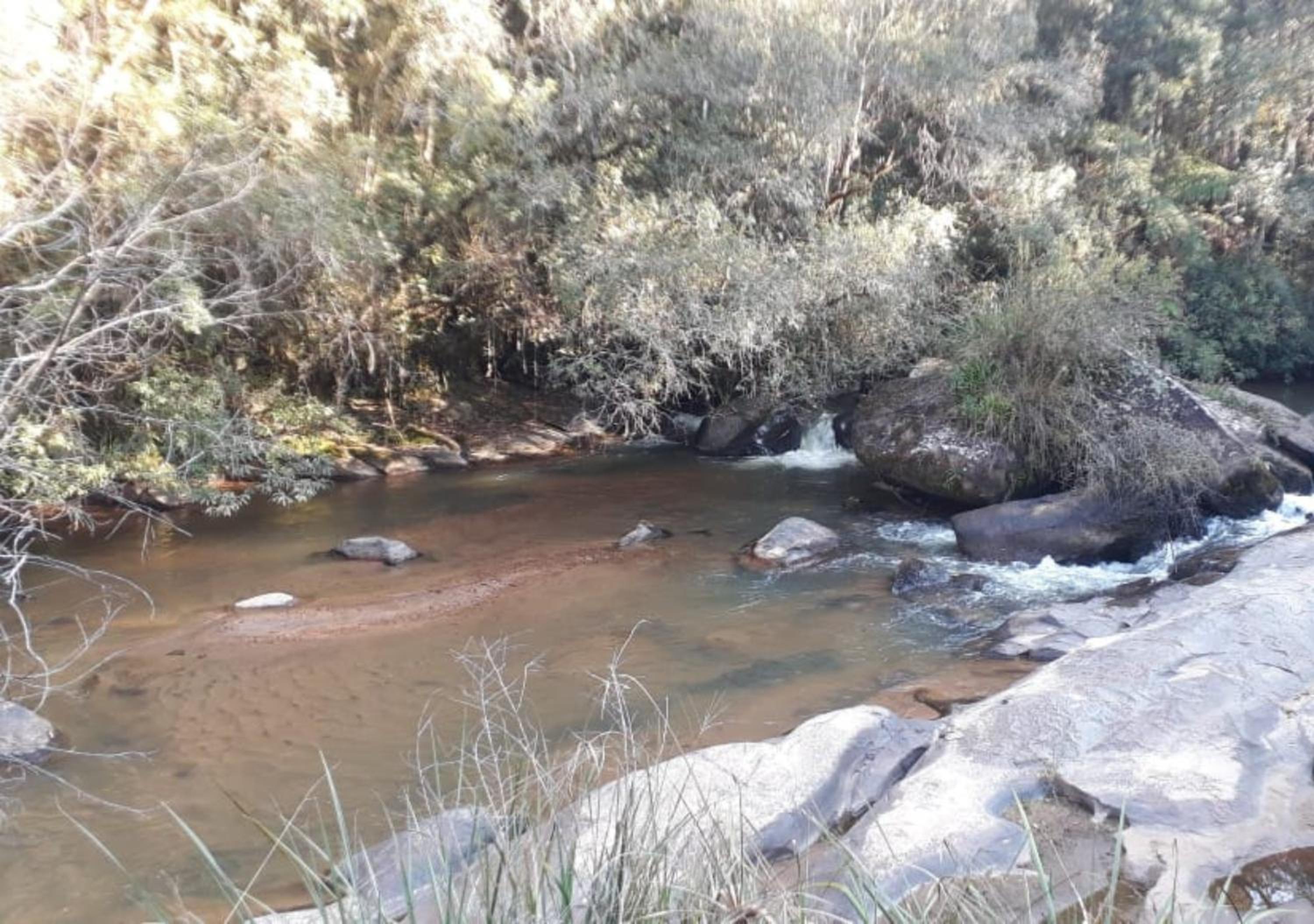 Sitio Tertulia Chalés e Cachoeira