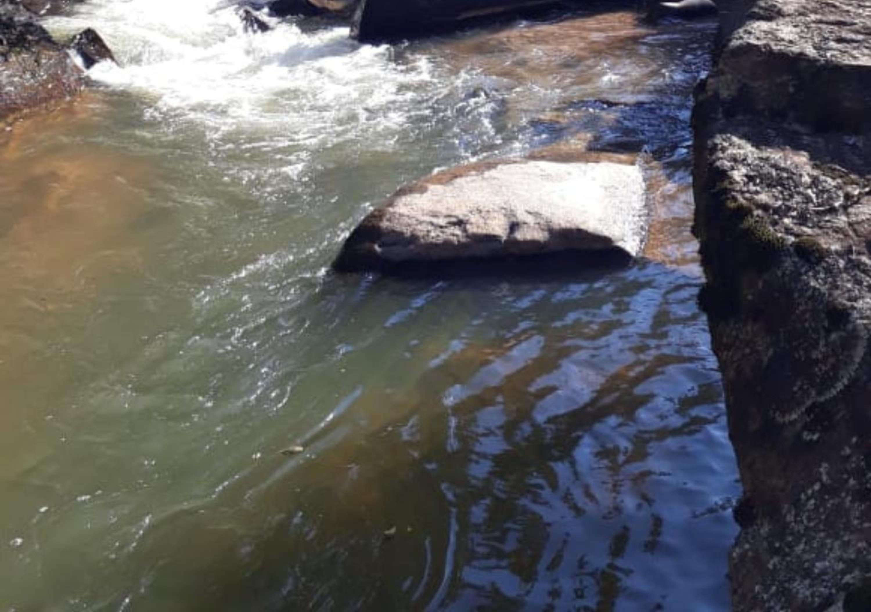 Sitio Tertulia Chalés e Cachoeira