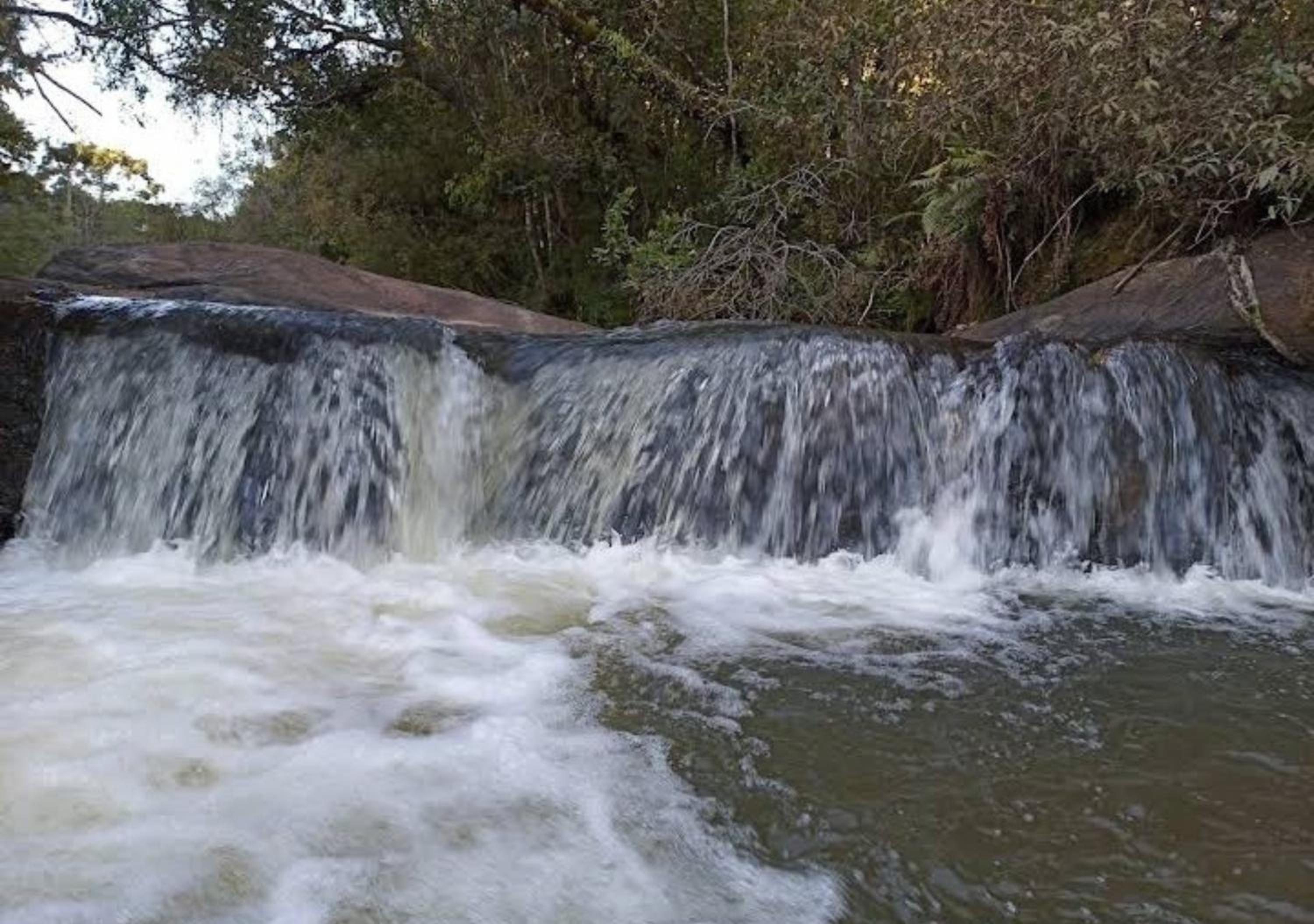 Sitio Tertulia Chalés e Cachoeira