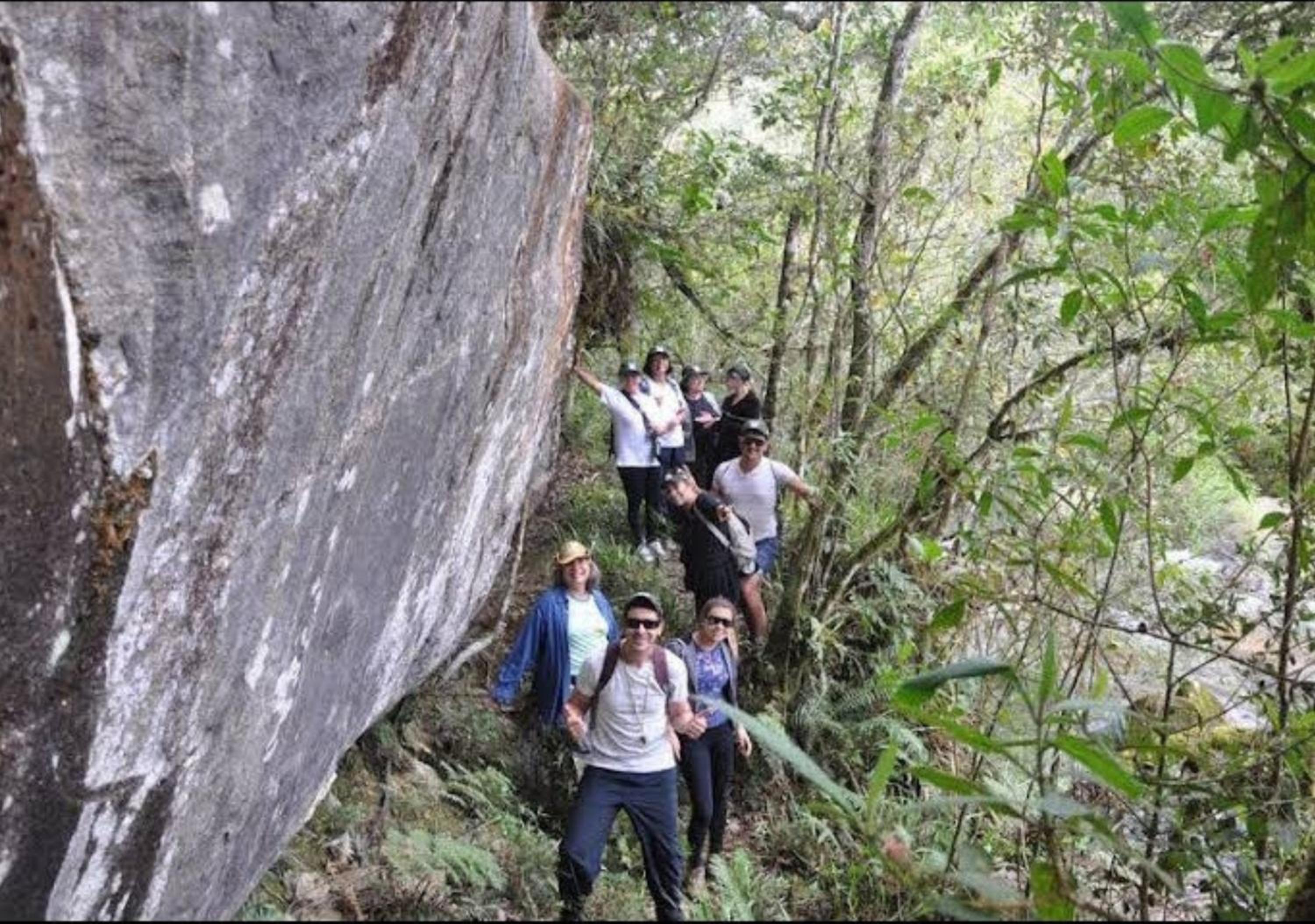 Sitio Tertulia Chalés e Cachoeira