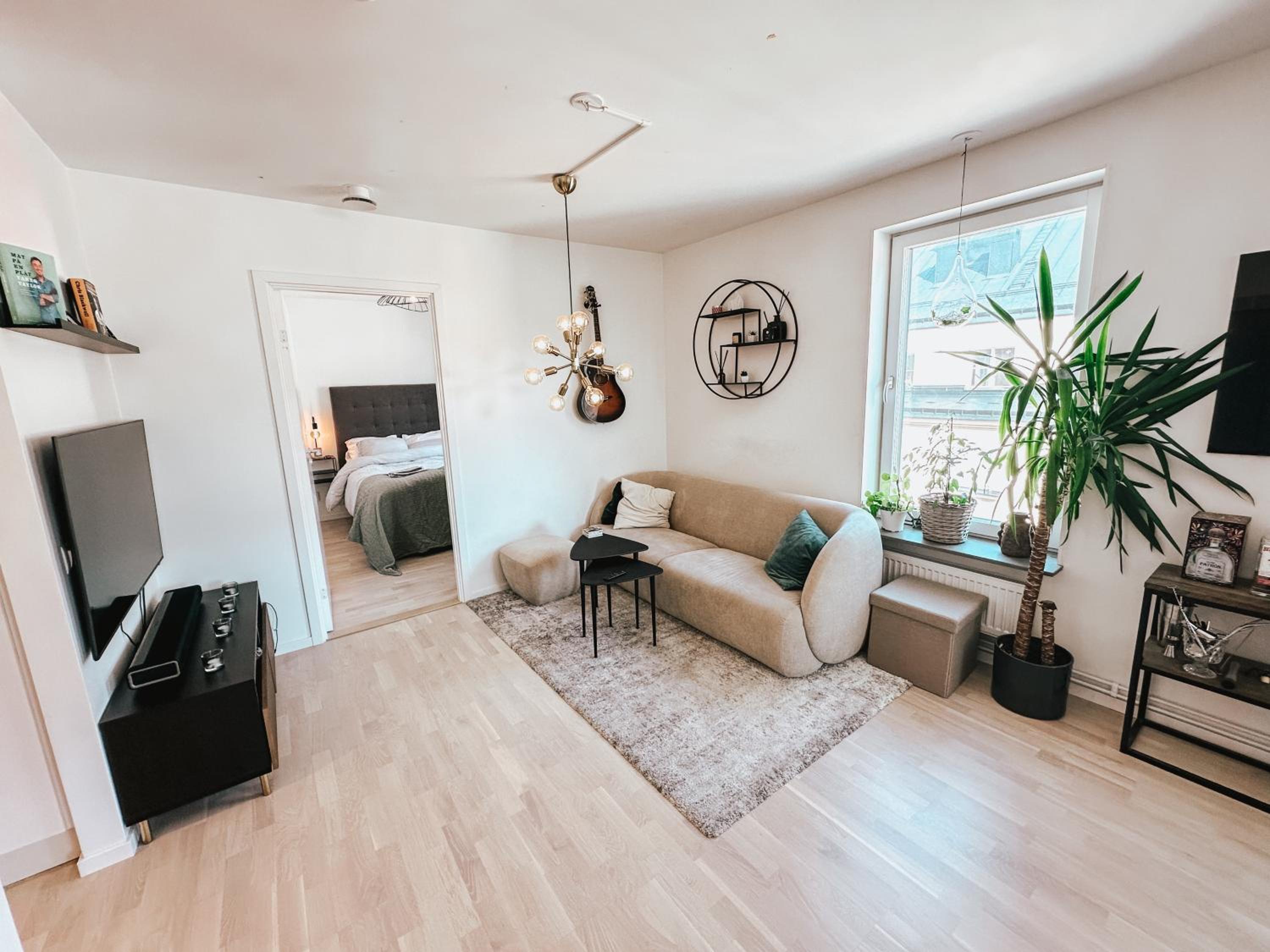 Modern, Centrally located Apartment! view 4