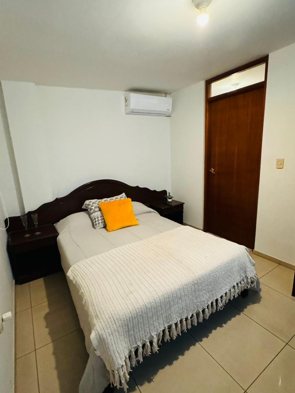 HABITACION CON AC A UNA CUADRA EMBAJADA DE USa view 2