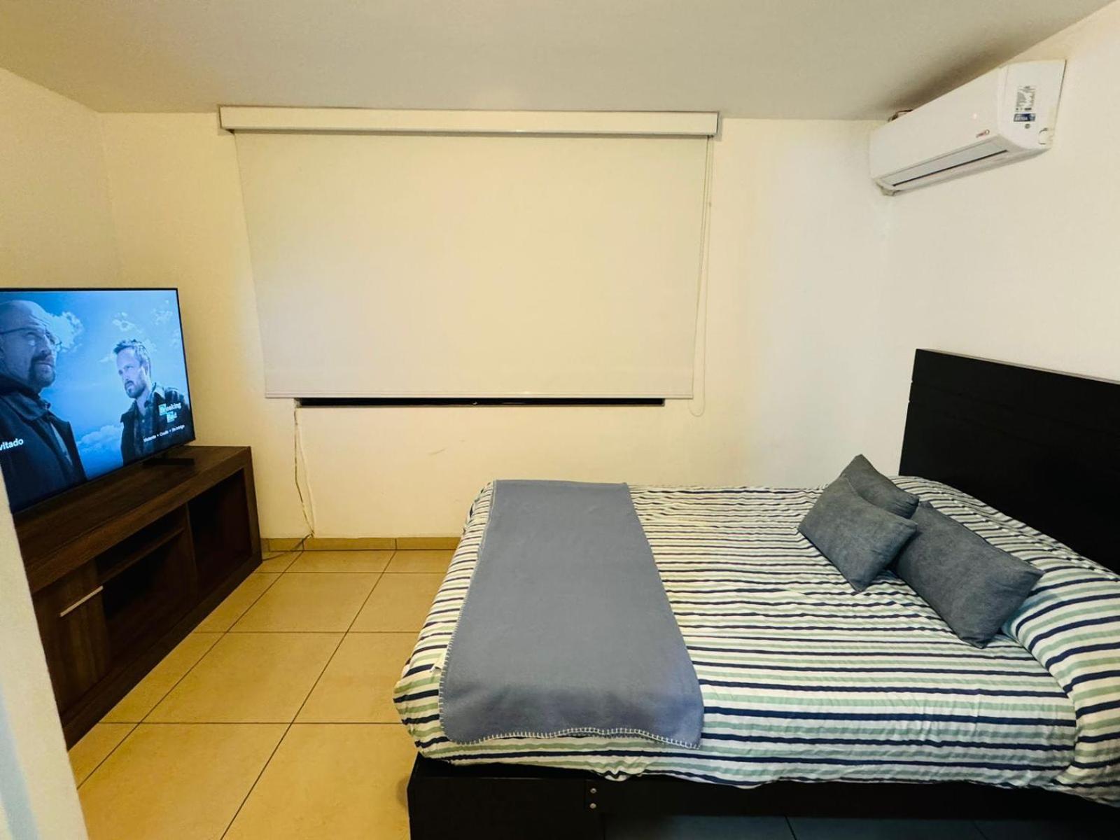 HABITACION CON AC A UNA CUADRA EMBAJADA DE USa view 3