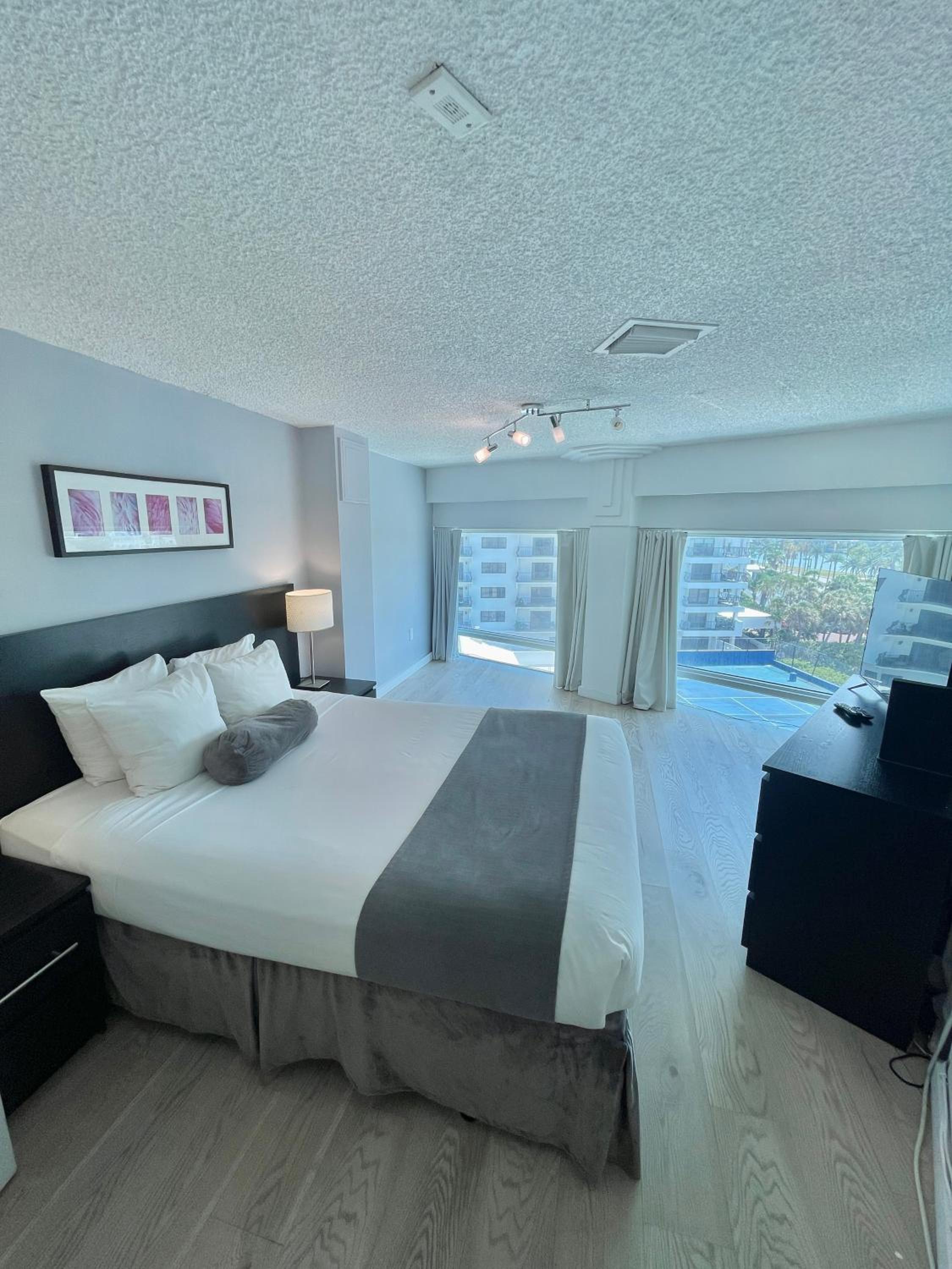New Point Miami Beach Apartments