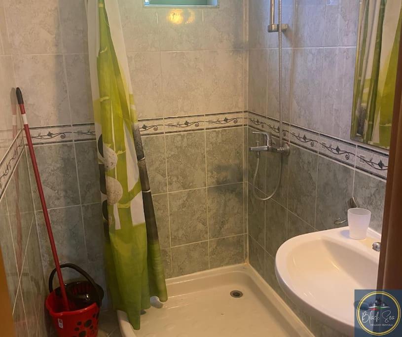 2 Bed Apt at Watermill Complex