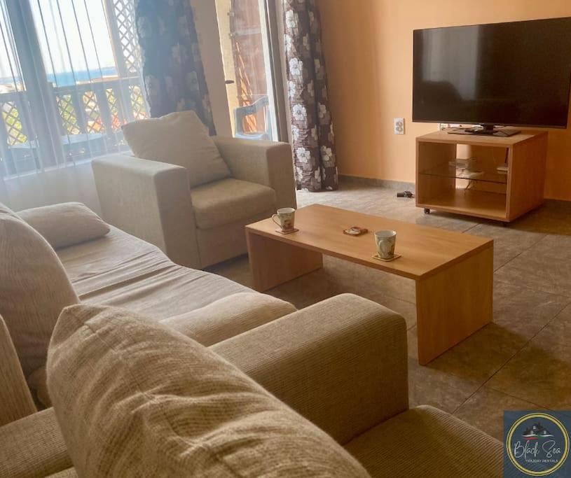 2 Bed Apt at Watermill Complex