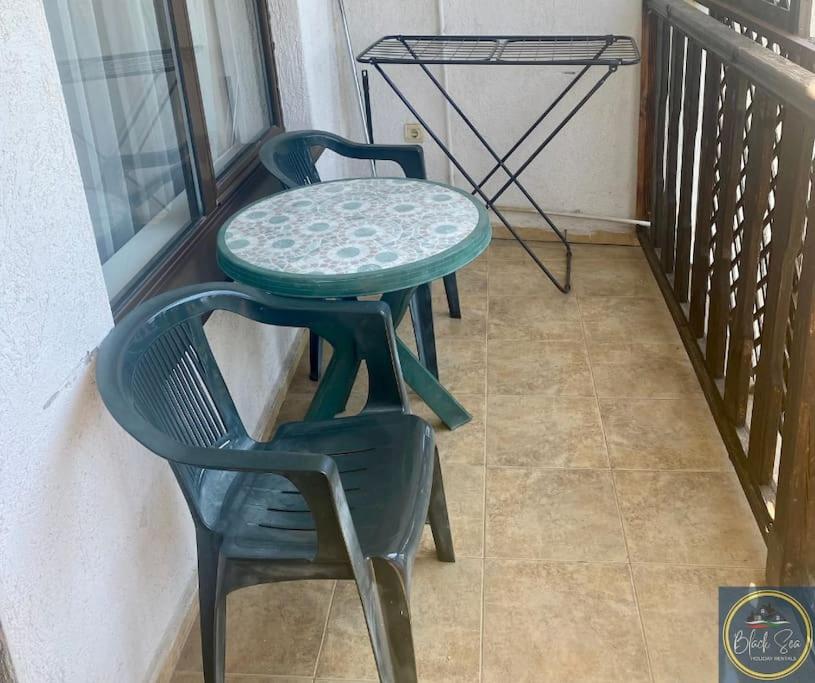 2 Bed Apt at Watermill Complex