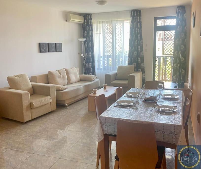 2 Bed Apt at Watermill Complex