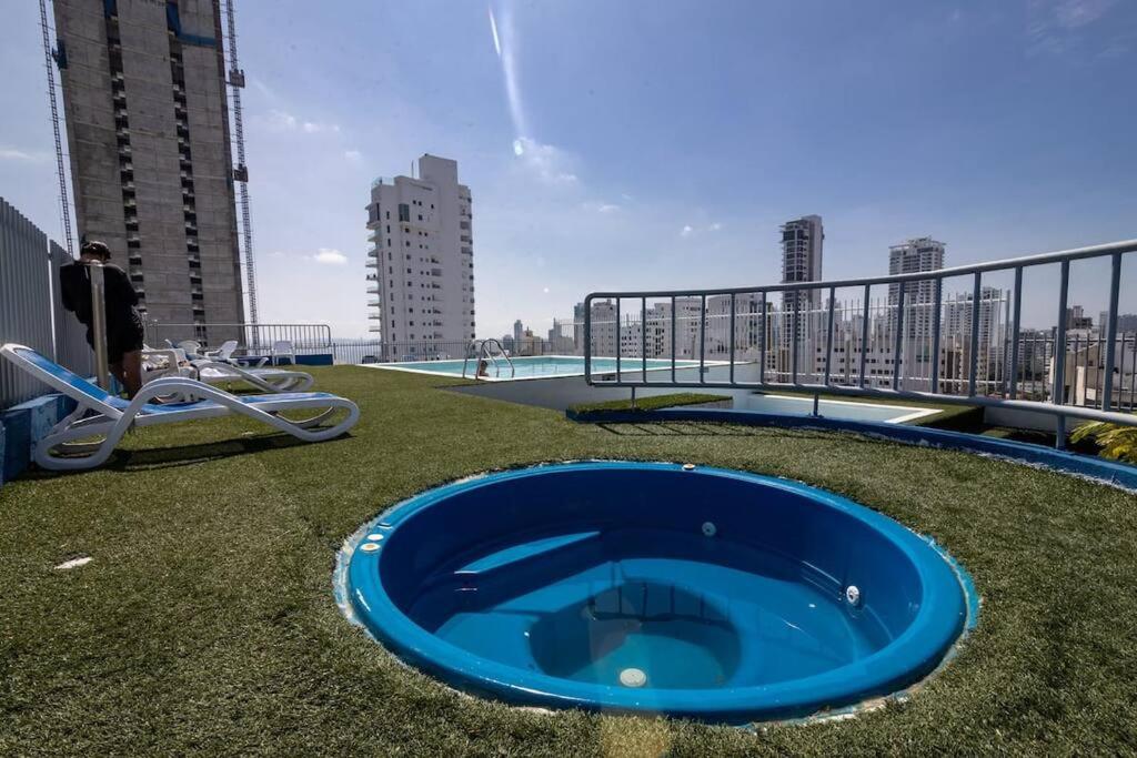 10mo Piso, Piscina, Jacuzzi y a Pasos de la Playa