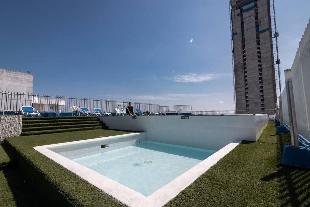 10mo Piso, Piscina, Jacuzzi y a Pasos de la Playa