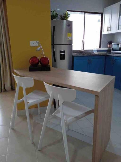 10mo Piso, Piscina, Jacuzzi y a Pasos de la Playa