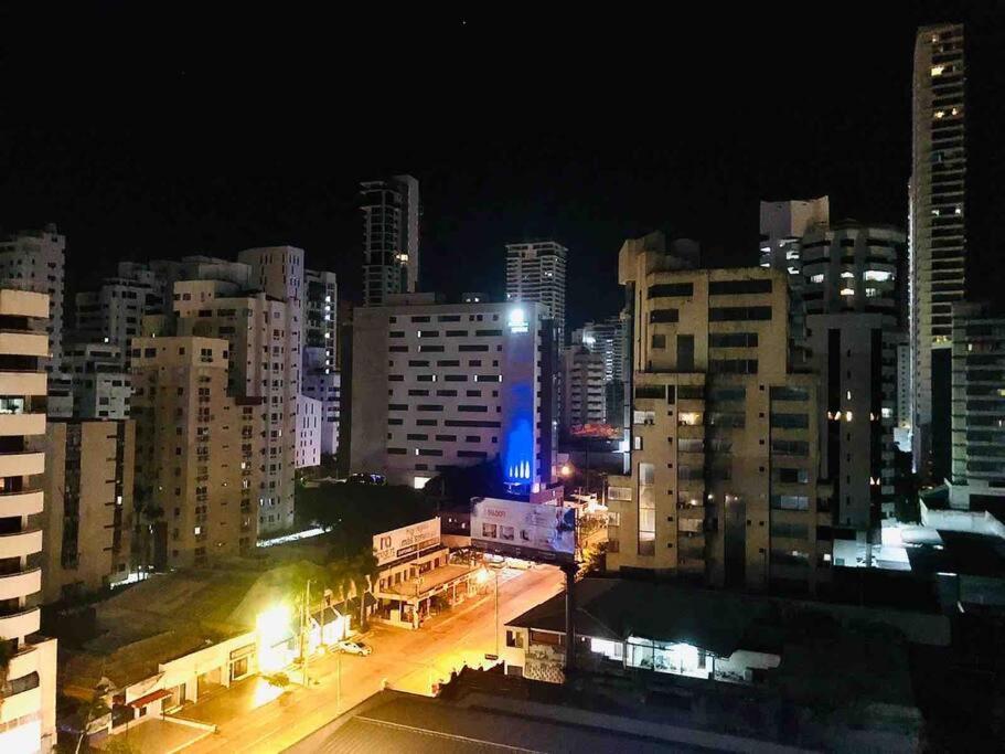 10mo Piso, Piscina, Jacuzzi y a Pasos de la Playa