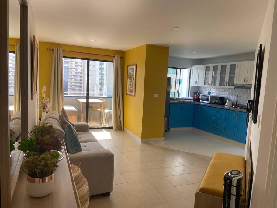 10mo Piso, Piscina, Jacuzzi y a Pasos de la Playa