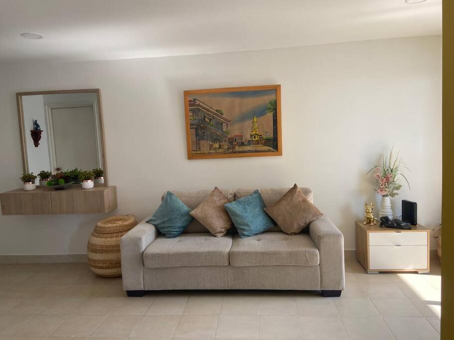 10mo Piso, Piscina, Jacuzzi y a Pasos de la Playa