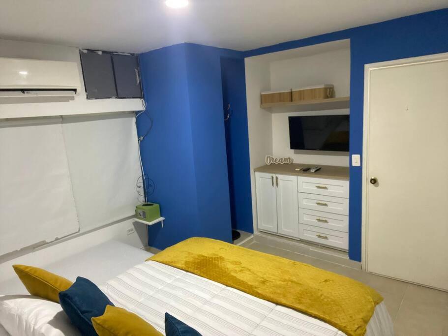 10mo Piso, Piscina, Jacuzzi y a Pasos de la Playa