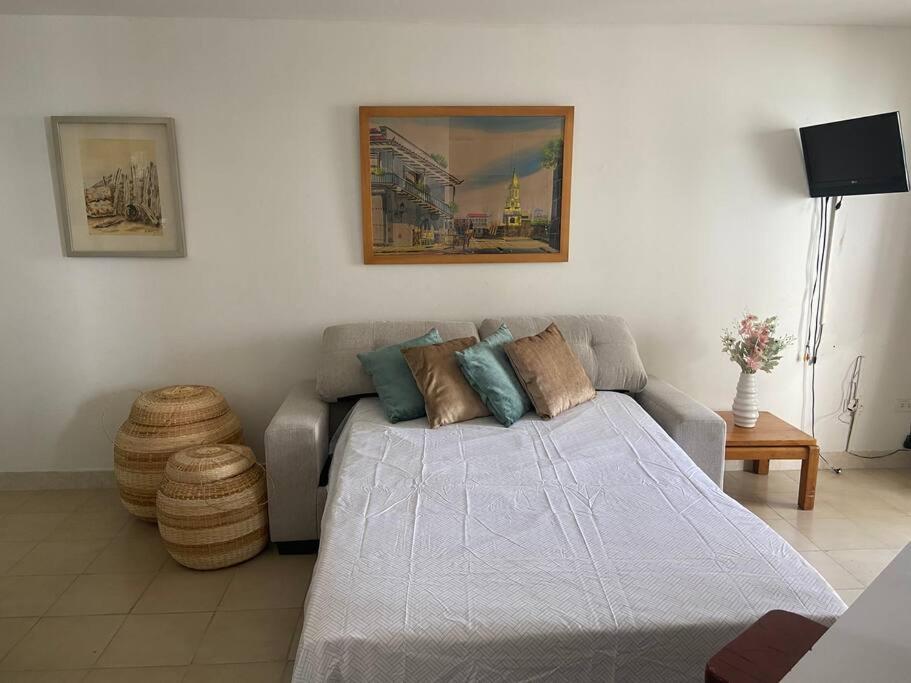 10mo Piso, Piscina, Jacuzzi y a Pasos de la Playa