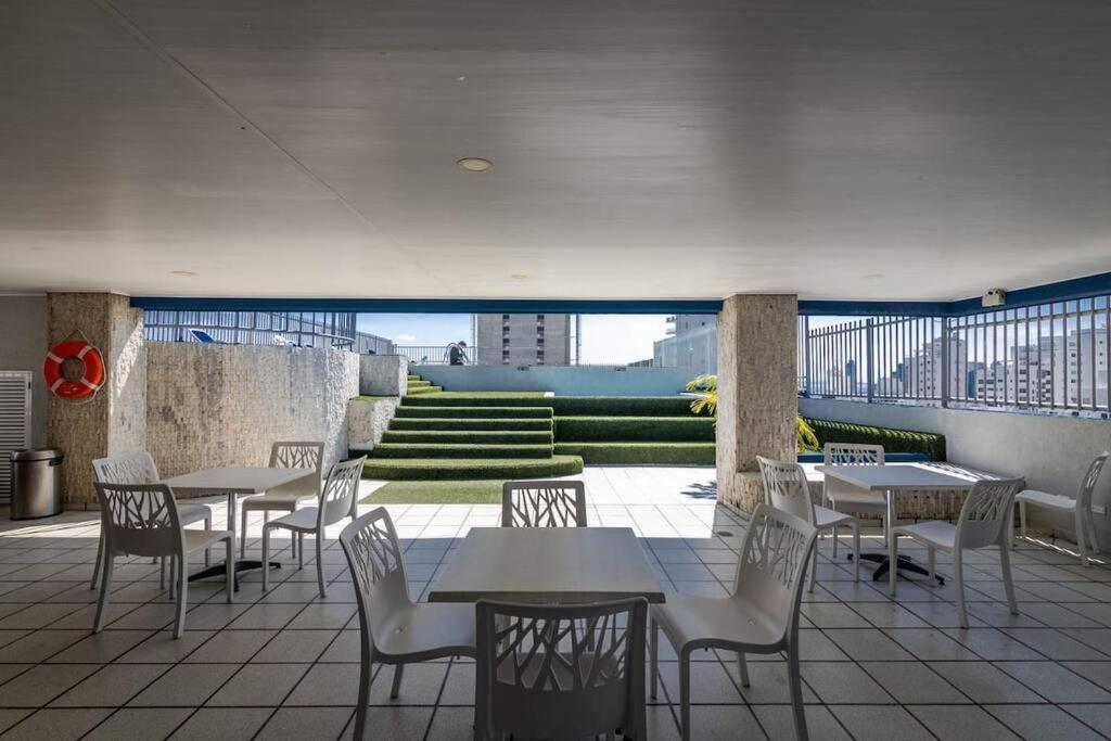 10mo Piso, Piscina, Jacuzzi y a Pasos de la Playa
