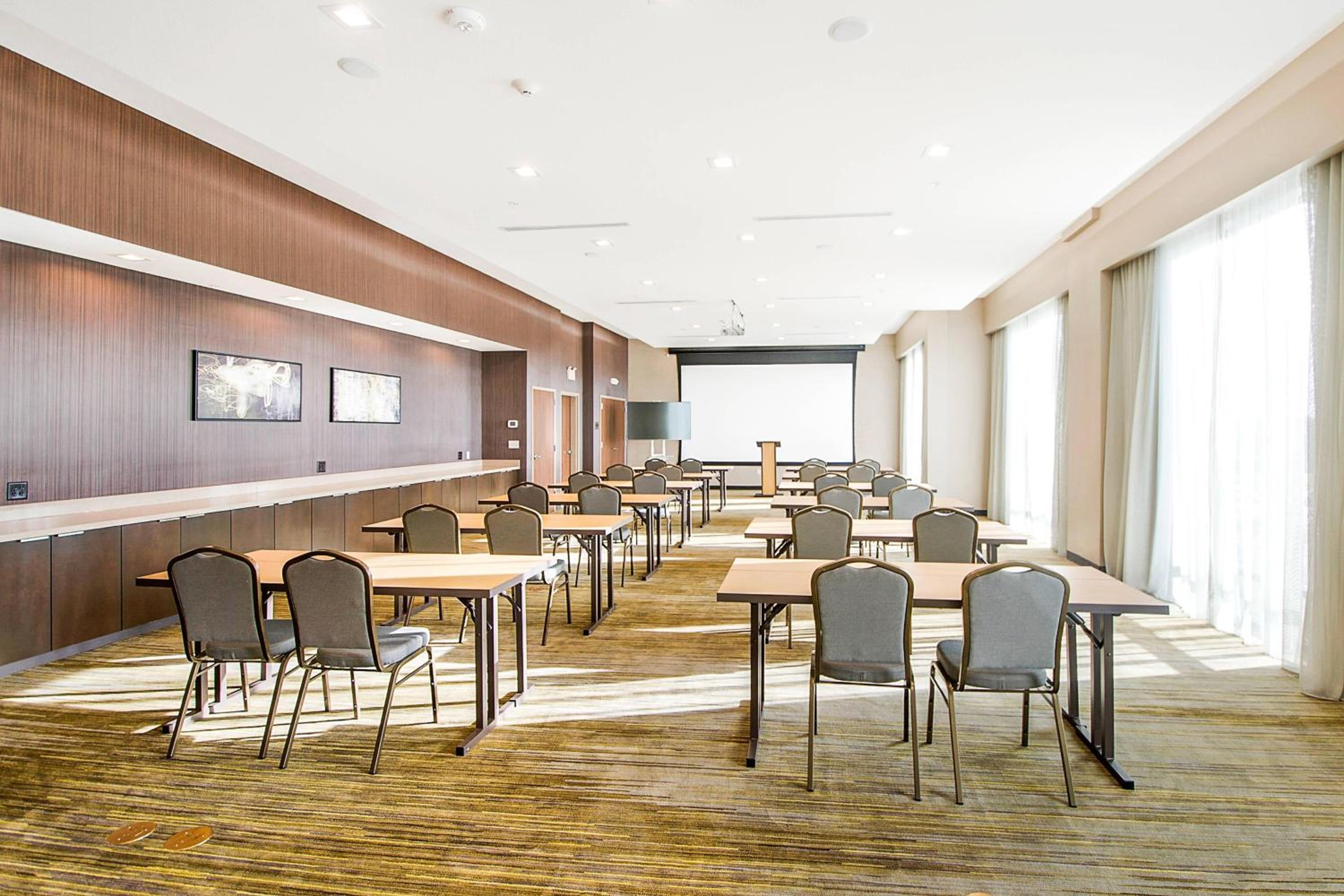 Longview Vacations - Courtyard by Marriott Longview North - Property Image 3
