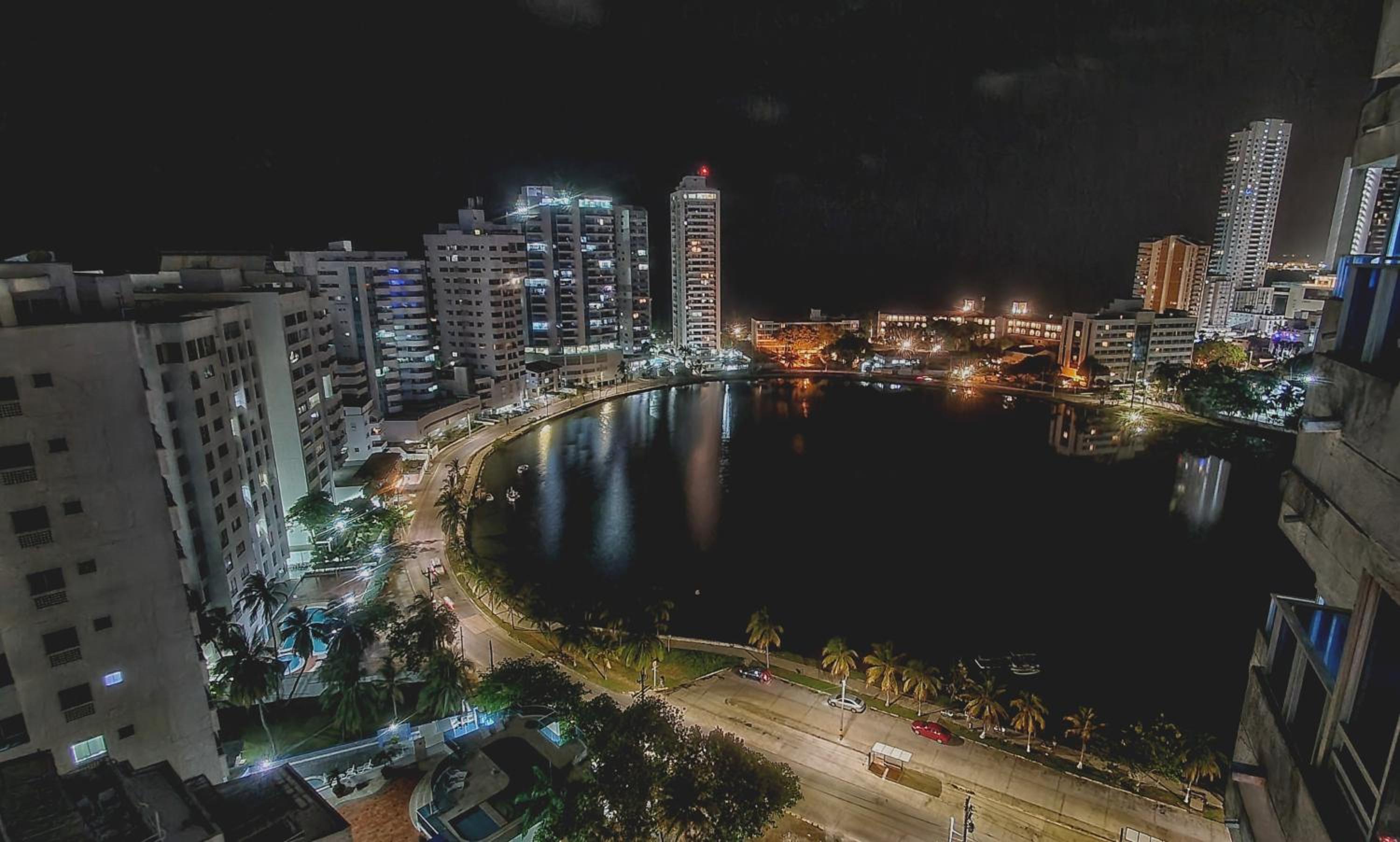 Lindo apartamento en el Laguito! Gran ubicación, vista al Mar Piso 8