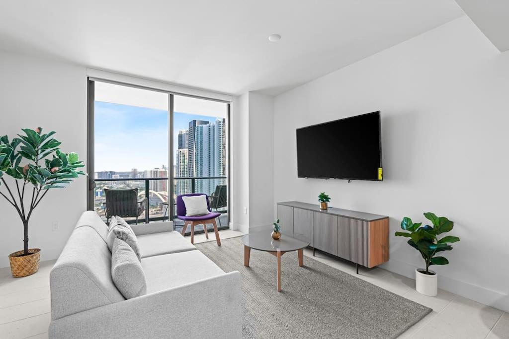 NEW Luxurious Apartment Floor 35th - Miami's heart