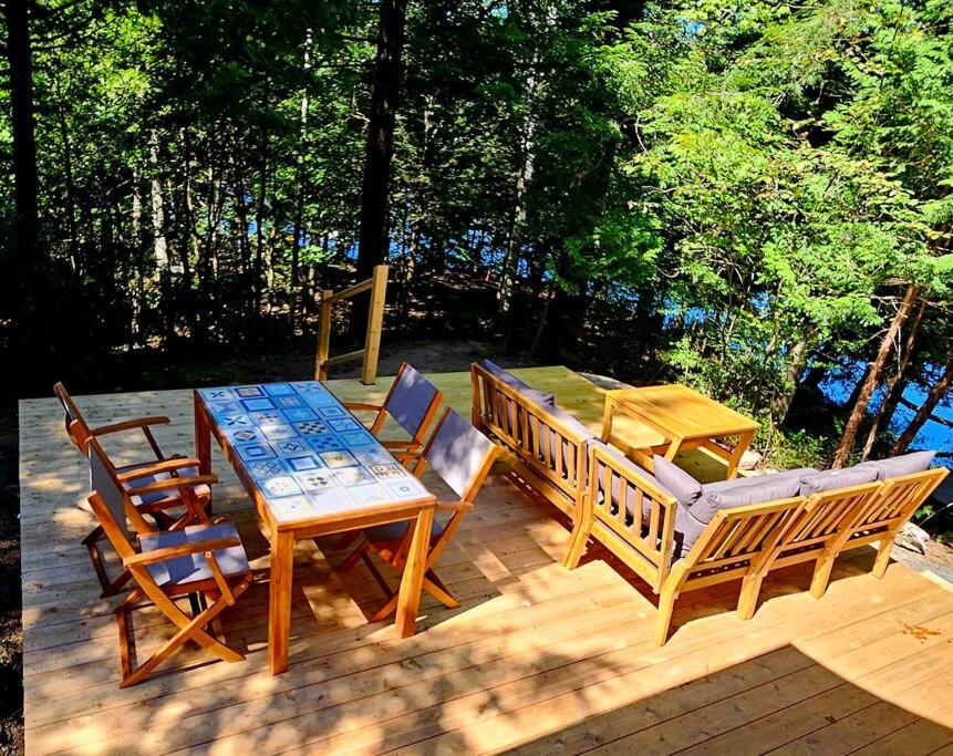 Superbe chalet authentique sur le lac et spa
